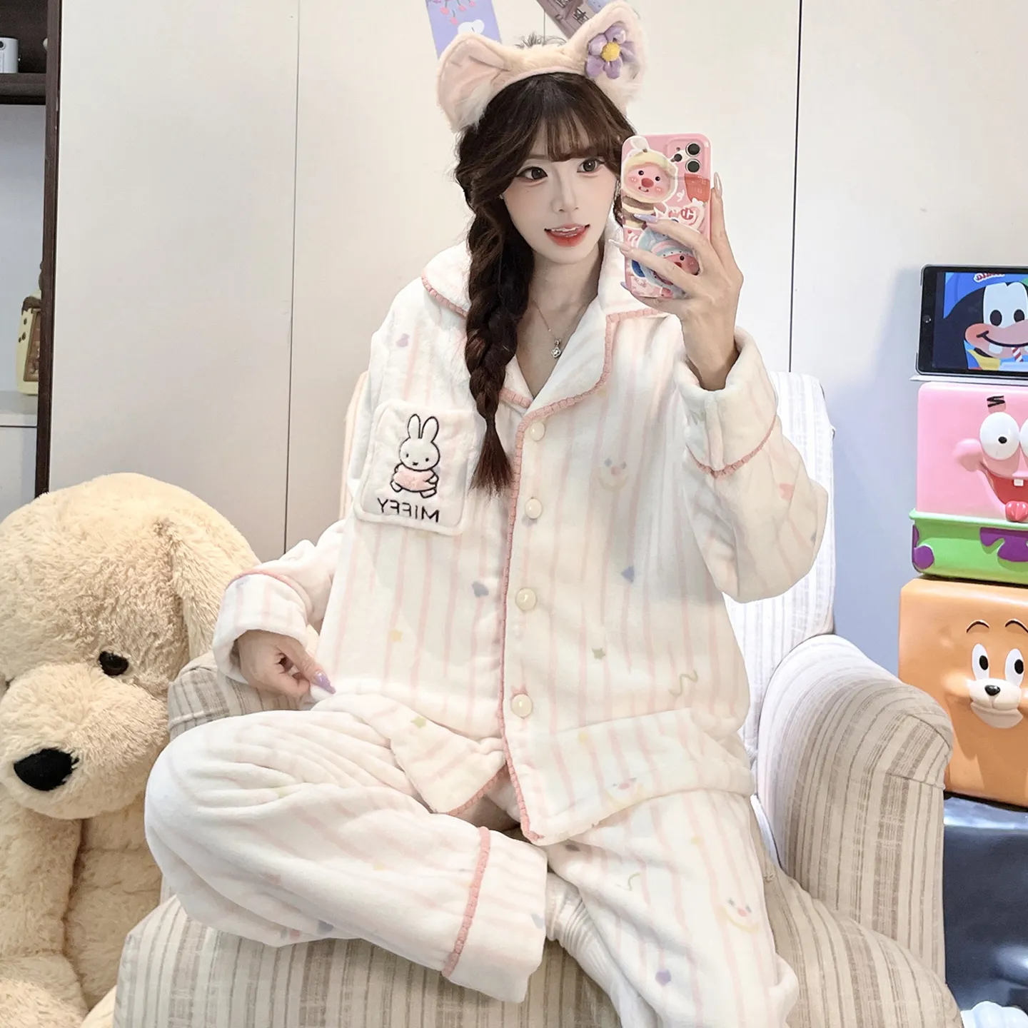 가을겨울 신상 파자마 여성 플란넬 290g 카디건 칼라 두꺼운 만화 홈웨어 세트 외출 가능 · 도매 · OEM · 전 세계 배송 - View 2