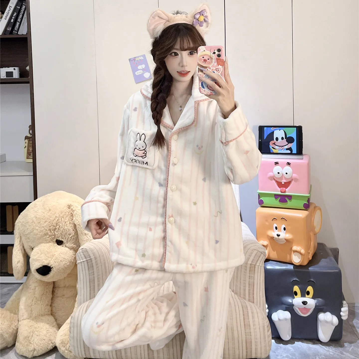 가을겨울 신상 파자마 여성 플란넬 290g 카디건 칼라 두꺼운 만화 홈웨어 세트 외출 가능 · 도매 · OEM · 전 세계 배송 - View 1