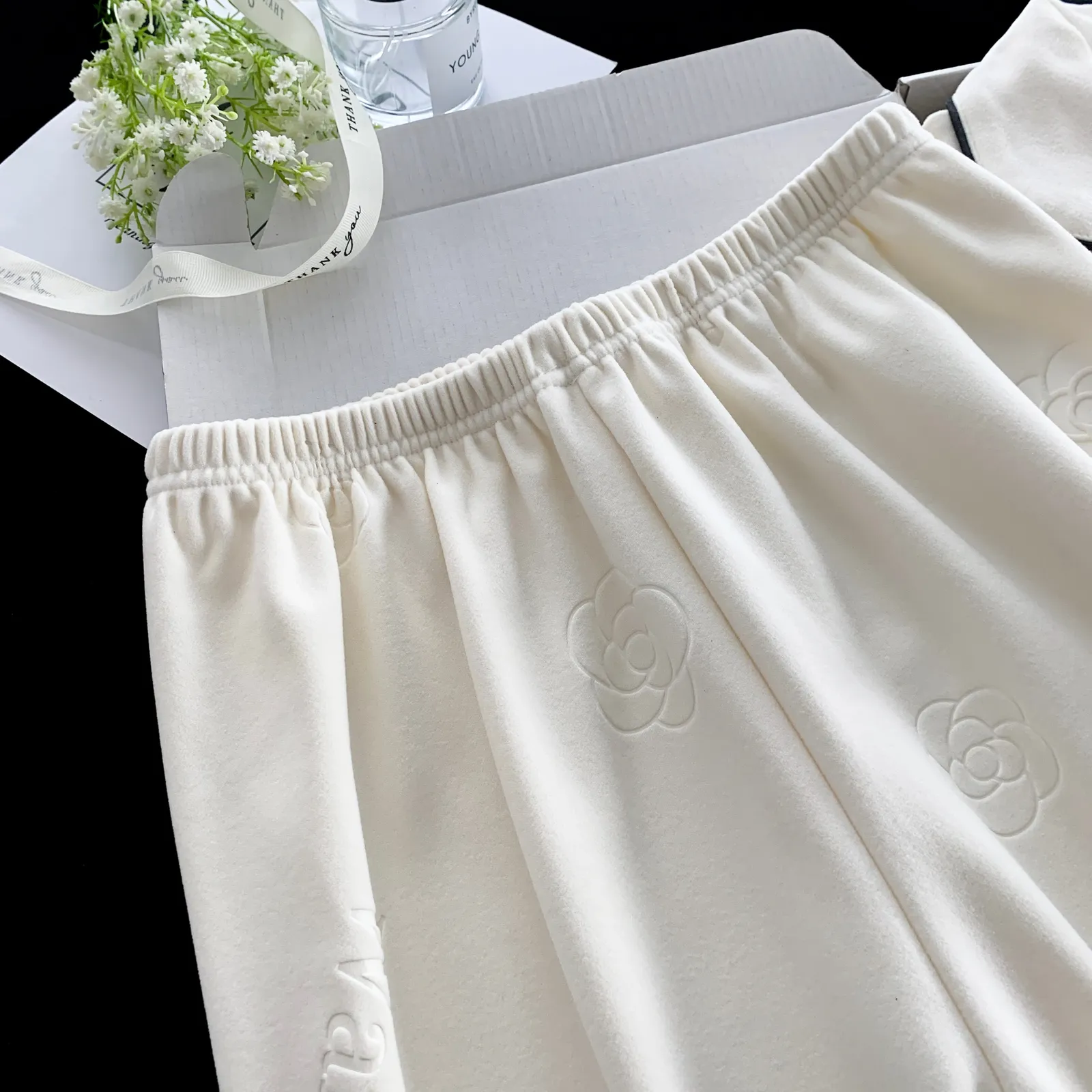 Fashion Embossed Embroidery Double-Sided German Velvet Women's Home Wear Soft Long Sleeve Pants Simple 2-Piece Set · Wholesale · OEM · Worldwide Shipping - Detail 2