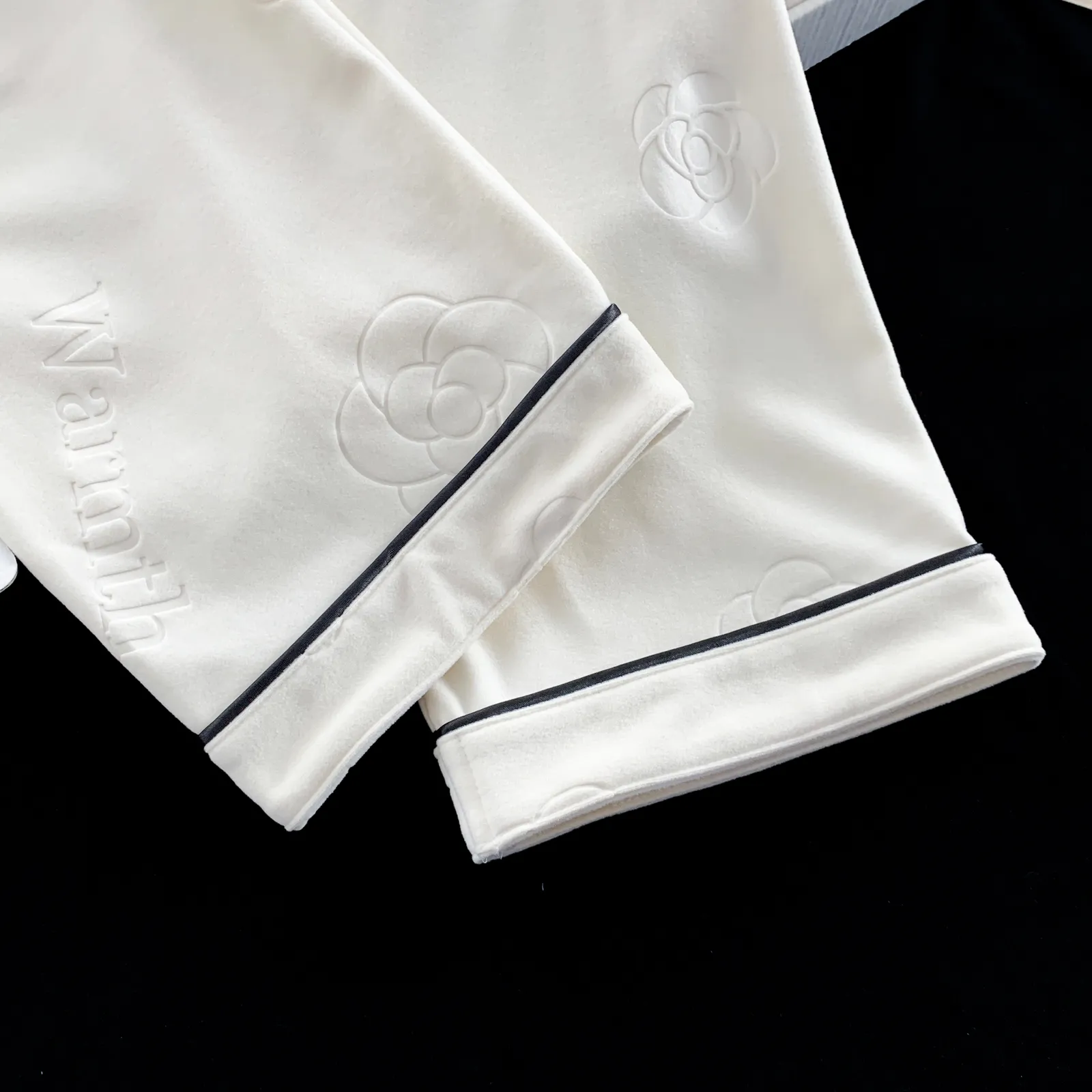 Fashion Embossed Embroidery Double-Sided German Velvet Women's Home Wear Soft Long Sleeve Pants Simple 2-Piece Set · Wholesale · OEM · Worldwide Shipping - Detail 3
