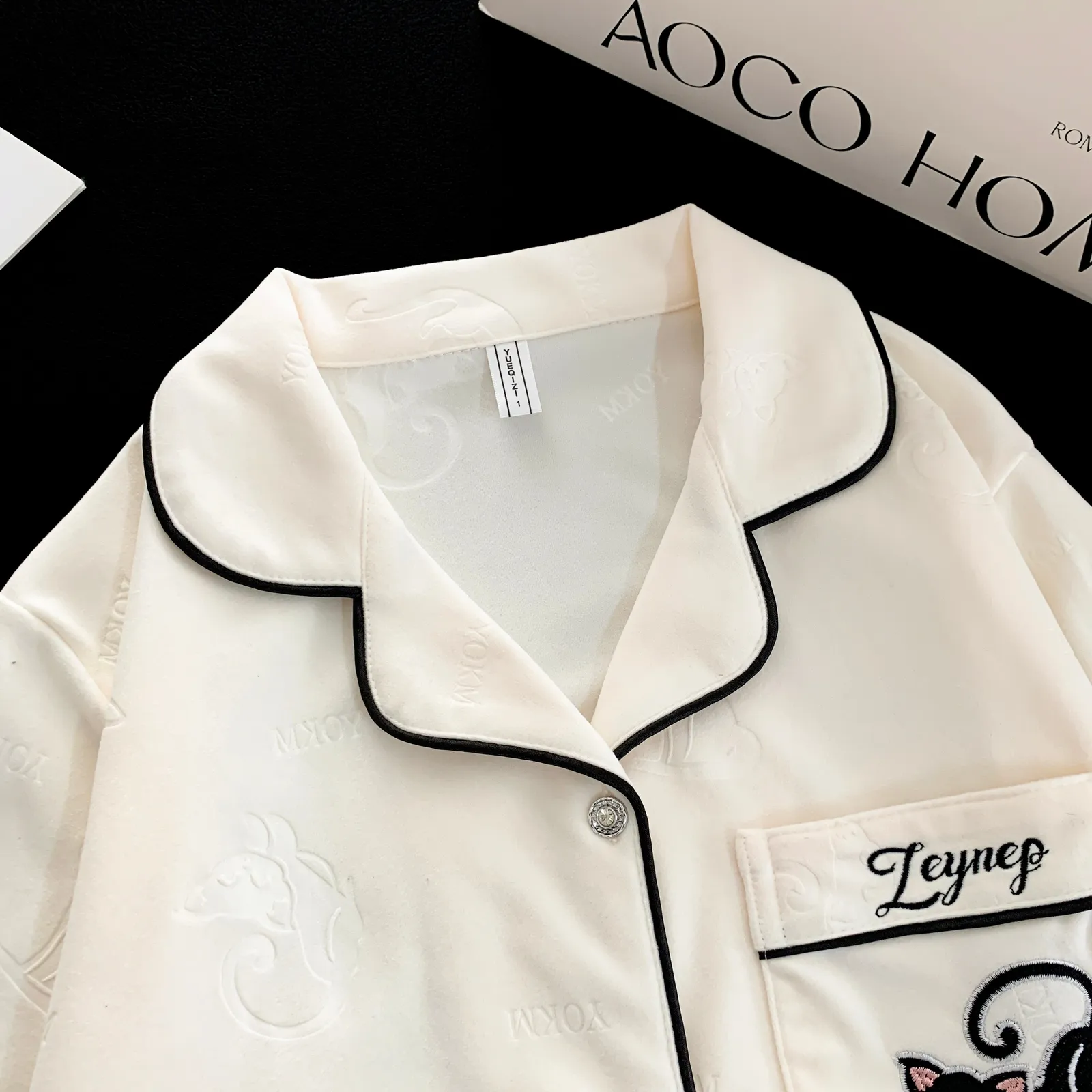 両面ドイツベルベット 柔らかい 暖かい レディース パジャマ エンボス 刺繍 シンプル ファッション 長袖 長ズボン 2点セット · 卸売 · OEM · 世界へ発送 - Detail 4