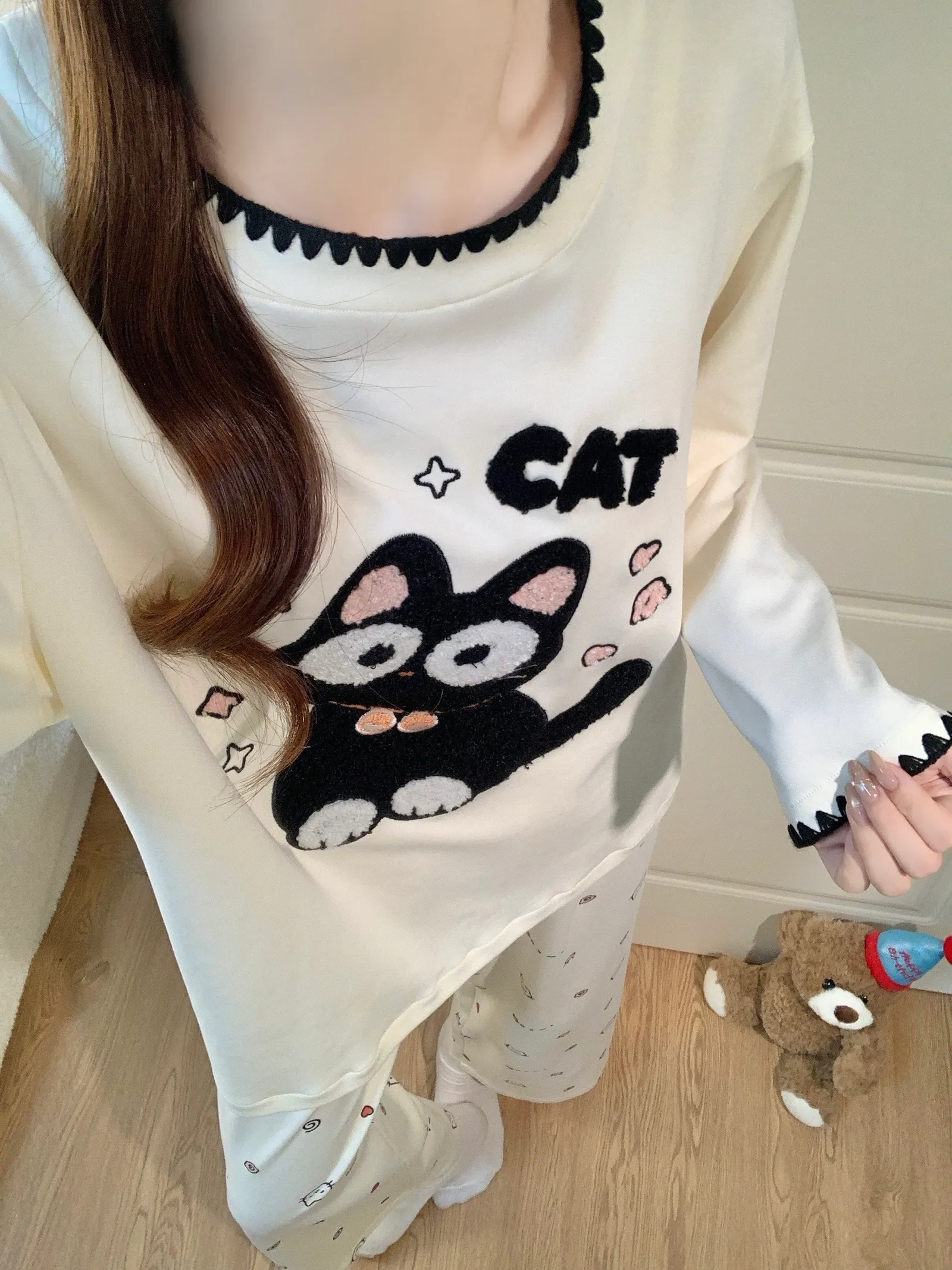 2026 New Autumn Women's Milk Silk Pajama Set, Long Sleeve Top and Long Pants, Sweet Comfortable Wearable-Outside Loungewear · Wholesale · OEM · Worldwide Shipping - View 1