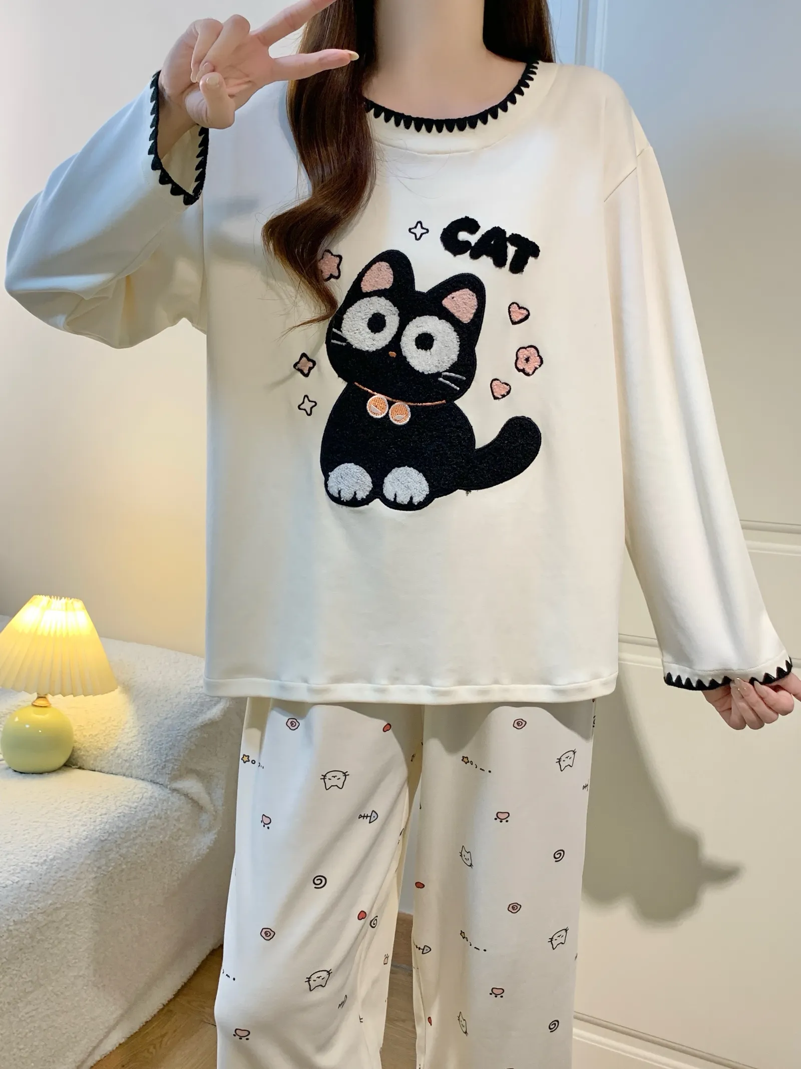 2026 New Autumn Women's Milk Silk Pajama Set, Long Sleeve Top and Long Pants, Sweet Comfortable Wearable-Outside Loungewear · Wholesale · OEM · Worldwide Shipping - View 4