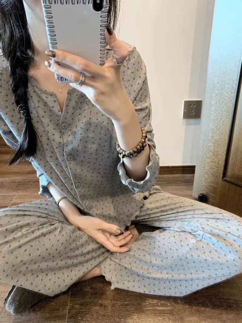 6418 그레이 작은 딸기 원판 제작법 2026년 춘추 시즌 신상 파자마 여성 인플루언서 스타일 홈웨어 세트 · 도매 · OEM · 전 세계 배송 - View 1