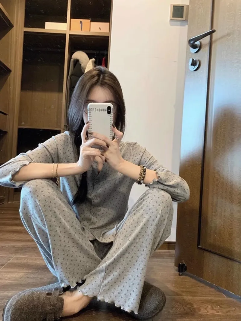 6418 그레이 작은 딸기 원판 제작법 2026년 춘추 시즌 신상 파자마 여성 인플루언서 스타일 홈웨어 세트 · 도매 · OEM · 전 세계 배송 - View 4