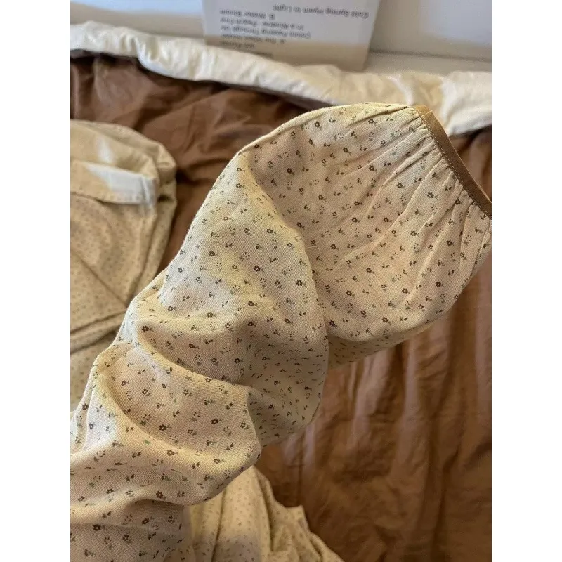 طقم ملابس منزلية نسائي جديد بحشوة صدرية قطن سحابي بأكمام طويلة وبنطال واسع بنقشة أزهار صغيرة · بيع بالجملة · تصنيع حسب الطلب · شحن عالمي - Detail 2