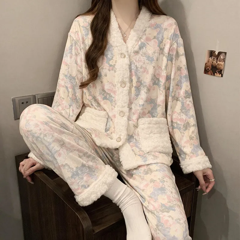 German Velvet Warm Pajamas Women Autumn Winter 2026 New Long Sleeve Long Pants Sweet Style Floral Loungewear Loose Set · Wholesale · OEM · Worldwide Shipping - View 4