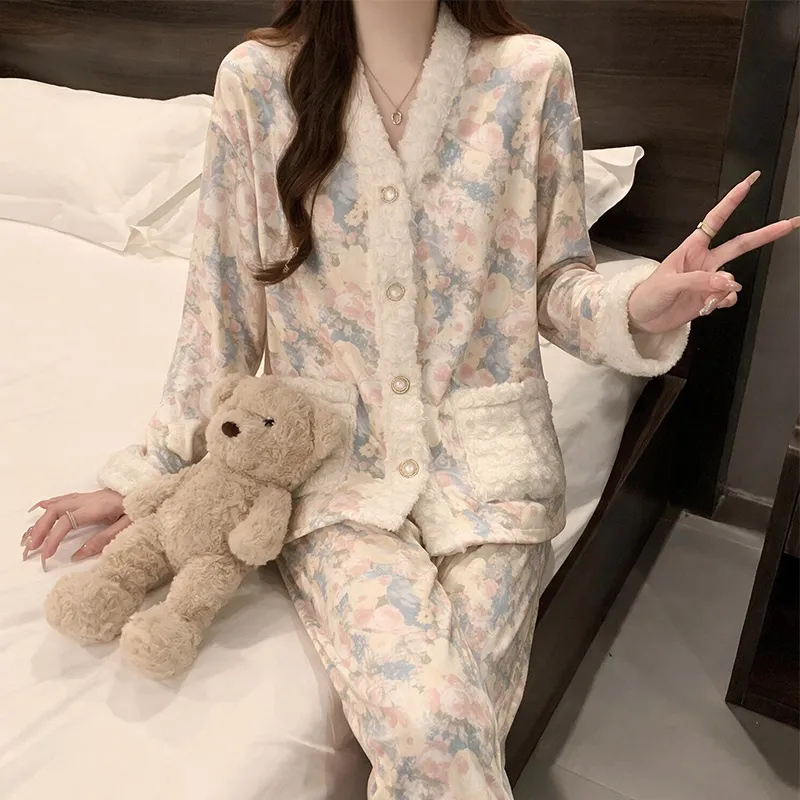 German Velvet Warm Pajamas Women Autumn Winter 2026 New Long Sleeve Long Pants Sweet Style Floral Loungewear Loose Set · Wholesale · OEM · Worldwide Shipping - View 3