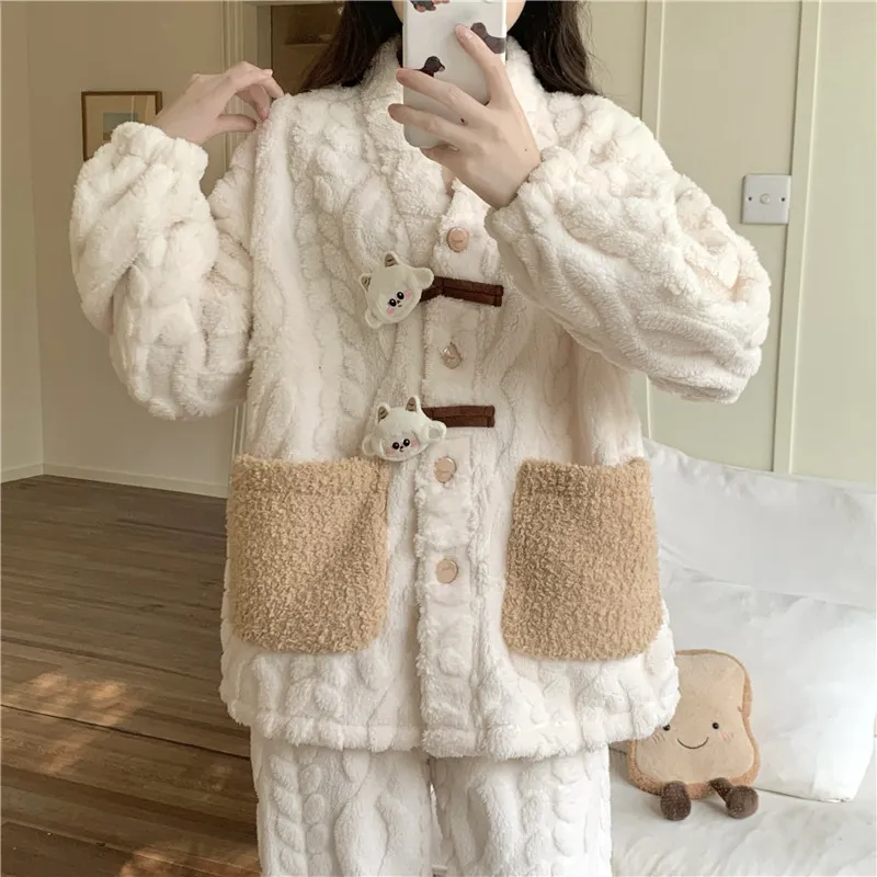 Nouvelle collection automne-hiver pyjama femme velours jacquard épais mignon cartoon col V gilet pyjama en flanelle ensemble de maison · Grossiste · OEM · Mondial
