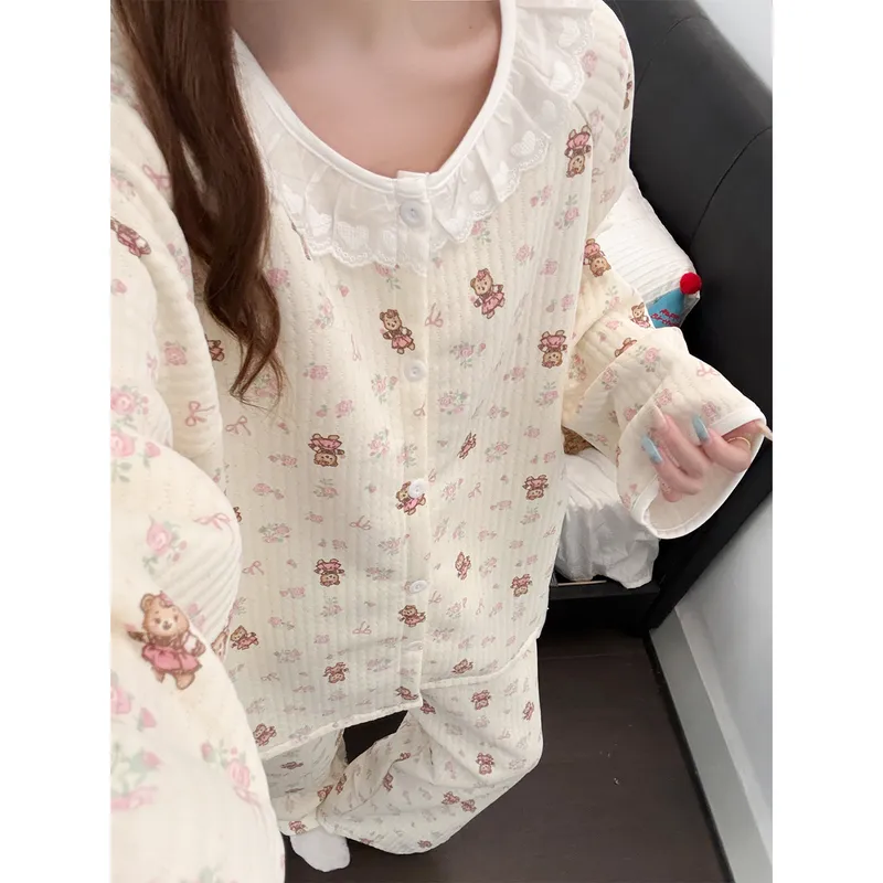 بيجامة نسائية جديدة بتصميم طبقات هوائية حلوة، أكمام طويلة وبنطال طويل، بياقة دائرية وحواف دانتيل، ملابس منزلية للخريف والشتاء · بيع بالجملة · تصنيع حسب الطلب · شحن عالمي - View 2