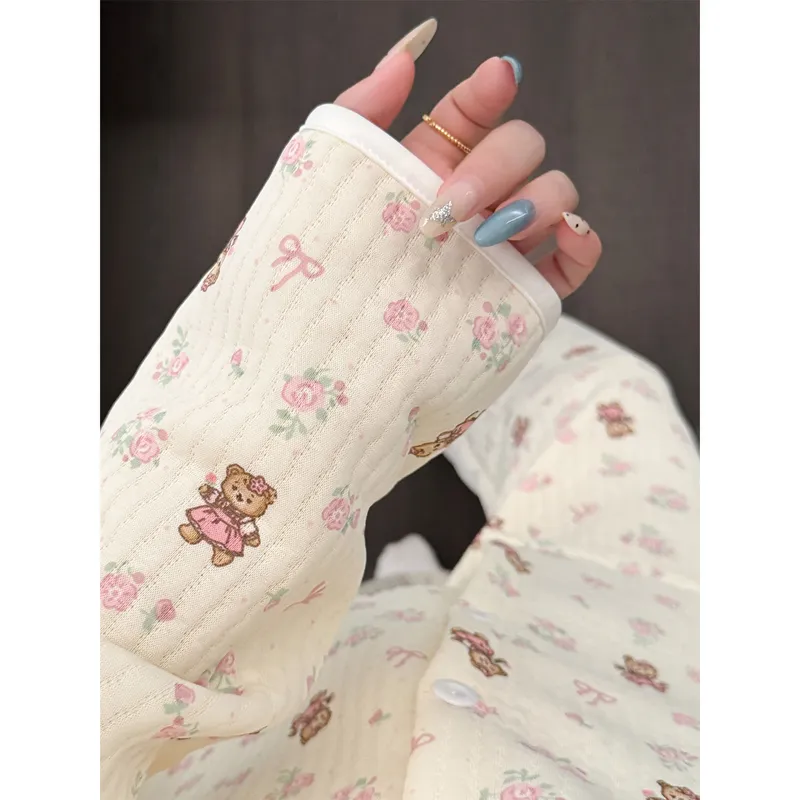 بيجامة نسائية جديدة بتصميم طبقات هوائية حلوة، أكمام طويلة وبنطال طويل، بياقة دائرية وحواف دانتيل، ملابس منزلية للخريف والشتاء · بيع بالجملة · تصنيع حسب الطلب · شحن عالمي - View 1
