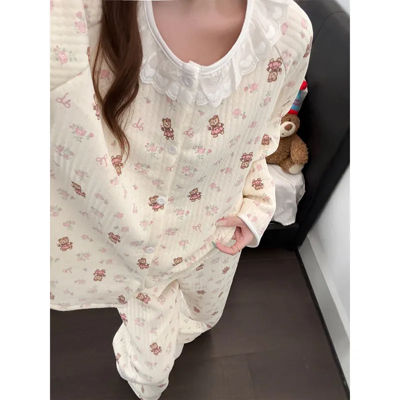 بيجامة نسائية جديدة بتصميم طبقات هوائية حلوة، أكمام طويلة وبنطال طويل، بياقة دائرية وحواف دانتيل، ملابس منزلية للخريف والشتاء · بيع بالجملة · تصنيع حسب الطلب · شحن عالمي - View 4