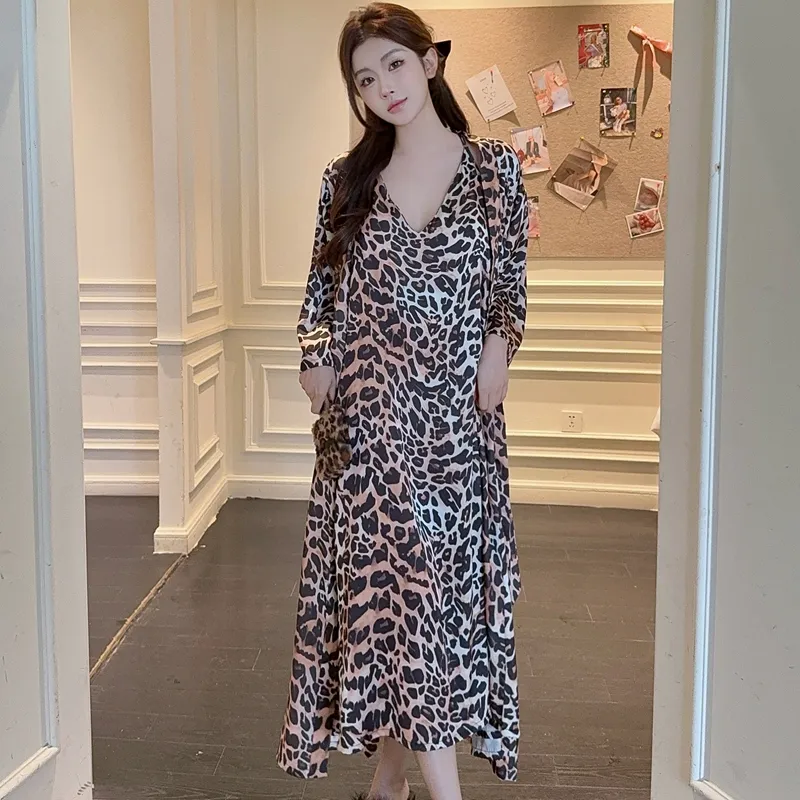 In-Stock Sexy Sleepwear Women Ice Silk Cami Nightdress Robe Two-Piece Set Leopard Print Long Length with Fixed Chest Pads Premium Feel · Wholesale · OEM · Worldwide Shipping - Detail 3