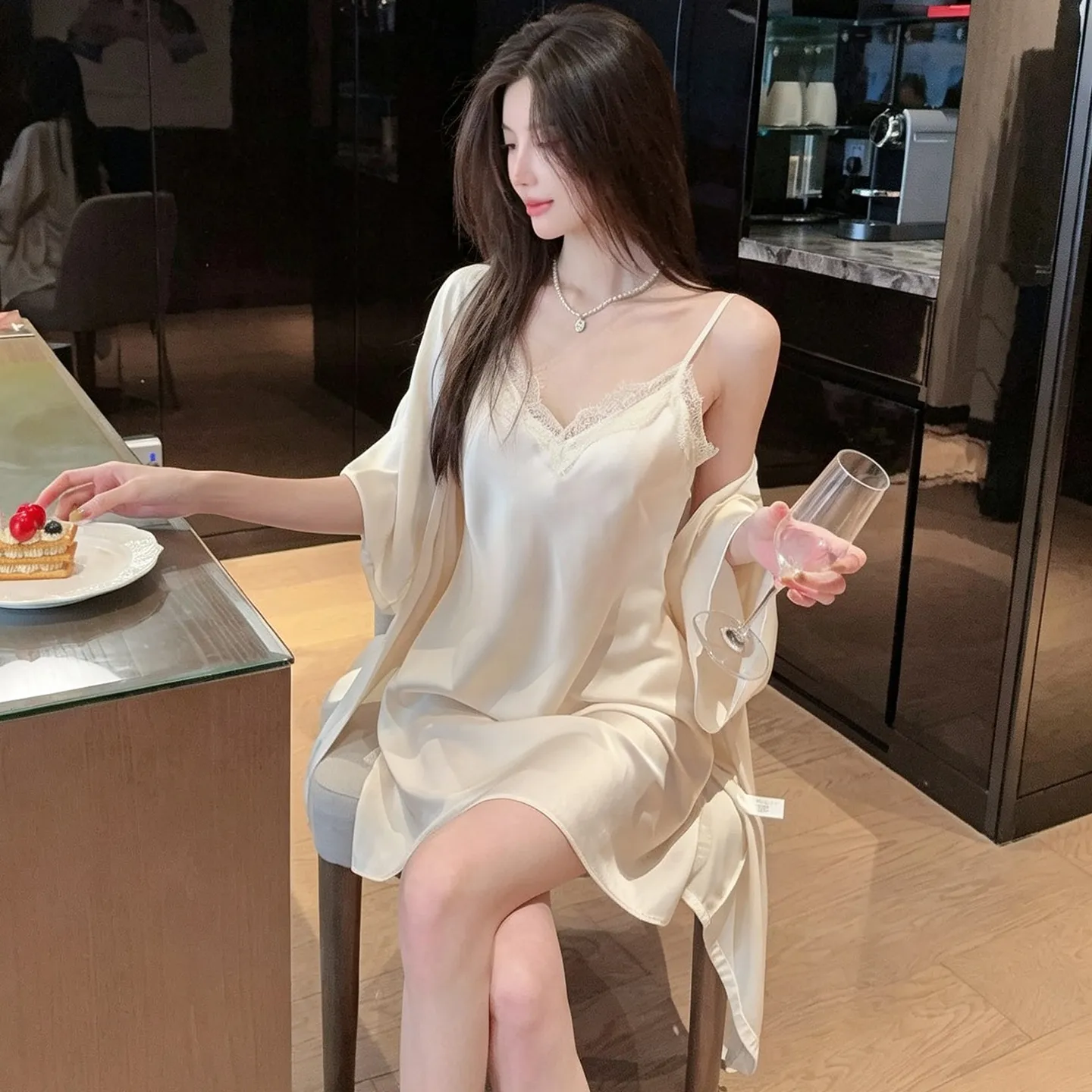 백리스 섹시 슬링 잠옷 인플루언서 여신 순욕풍 고급 아이스 실크 새틴 레이스 프렌치 잠옷 · 도매 · OEM · 전 세계 배송 - Detail 1