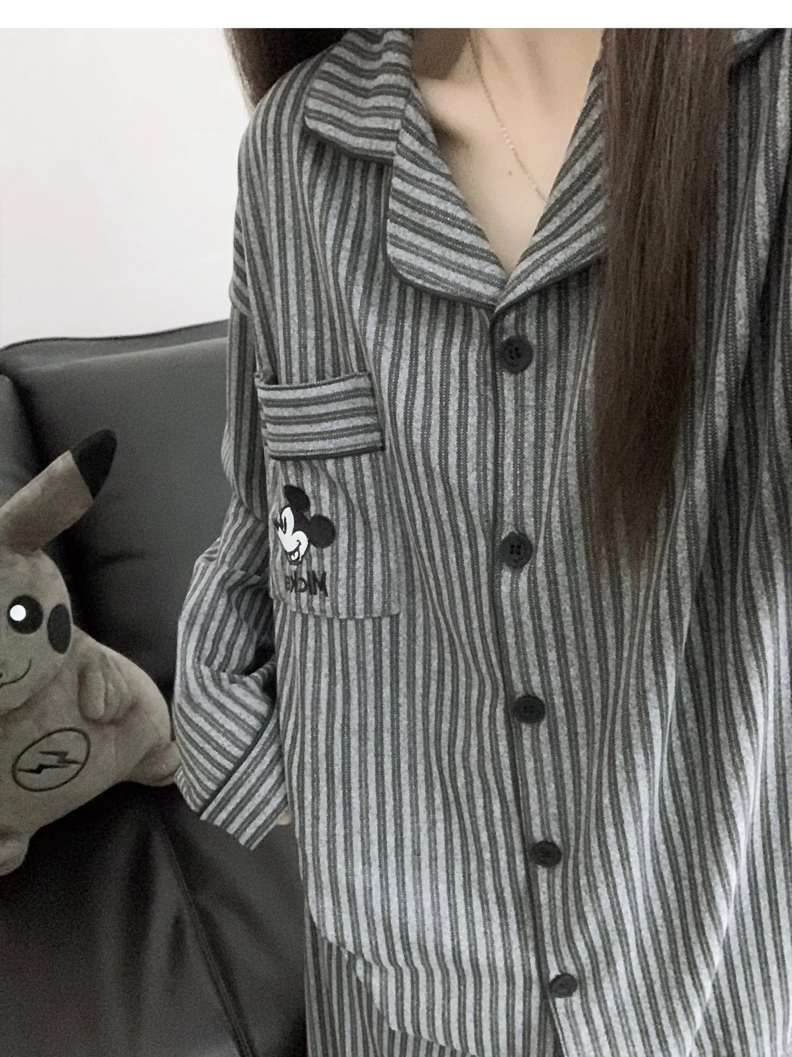 Piyama Pasangan Hangat Bergaris Mickey Versi Korea Bahan Dralon untuk Wanita Musim Gugur Musim Dingin Tebal Longgar Setelan Pria Pakaian Rumah · Grosir · OEM · Pengiriman Global - Detail 7