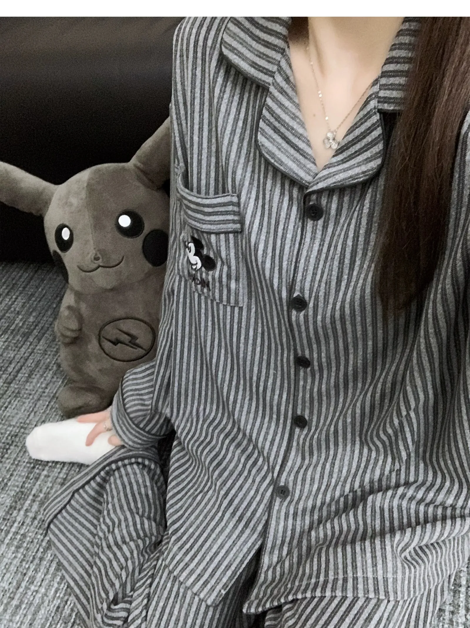 Piyama Pasangan Hangat Bergaris Mickey Versi Korea Bahan Dralon untuk Wanita Musim Gugur Musim Dingin Tebal Longgar Setelan Pria Pakaian Rumah · Grosir · OEM · Pengiriman Global - Detail 5