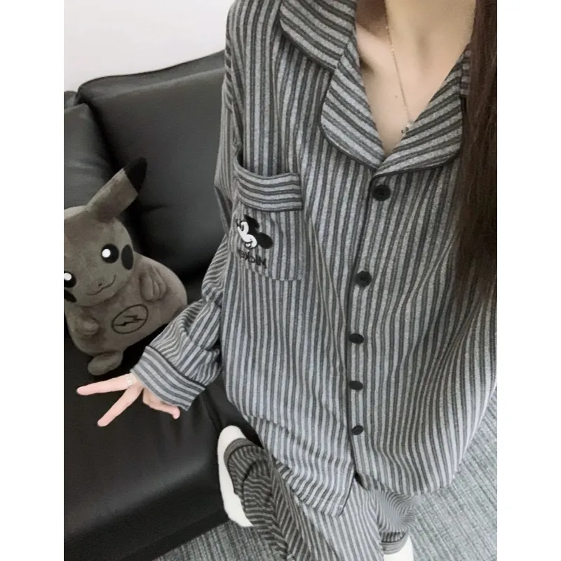Piyama Pasangan Hangat Bergaris Mickey Versi Korea Bahan Dralon untuk Wanita Musim Gugur Musim Dingin Tebal Longgar Setelan Pria Pakaian Rumah · Grosir · OEM · Pengiriman Global - View 3