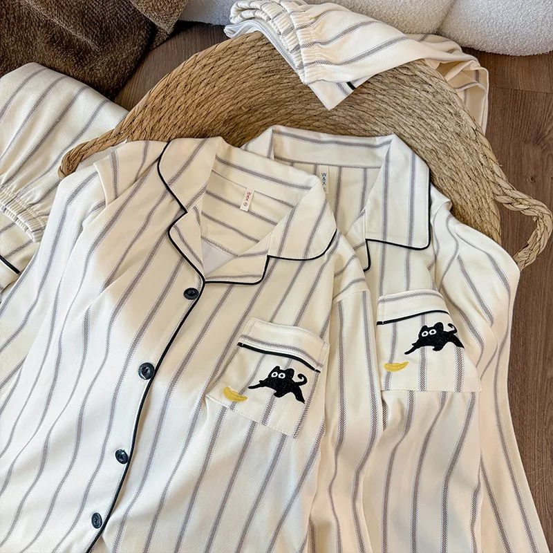Foto asli# Piyama couple hangat tebal bahan Dralon motif kucing emas bergaris musim gugur dingin wanita pria set ukuran besar pakaian rumah · Grosir · OEM · Pengiriman Global - Detail 6