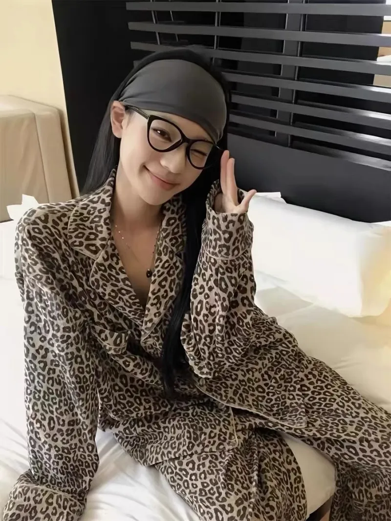 8038 더블벨벳 카키색 레오파드 오리지널 2026 가을겨울 신상 커플 동일 디자인 두꺼운 고급감 홈웨어 · 도매 · OEM · 전 세계 배송 - View 1