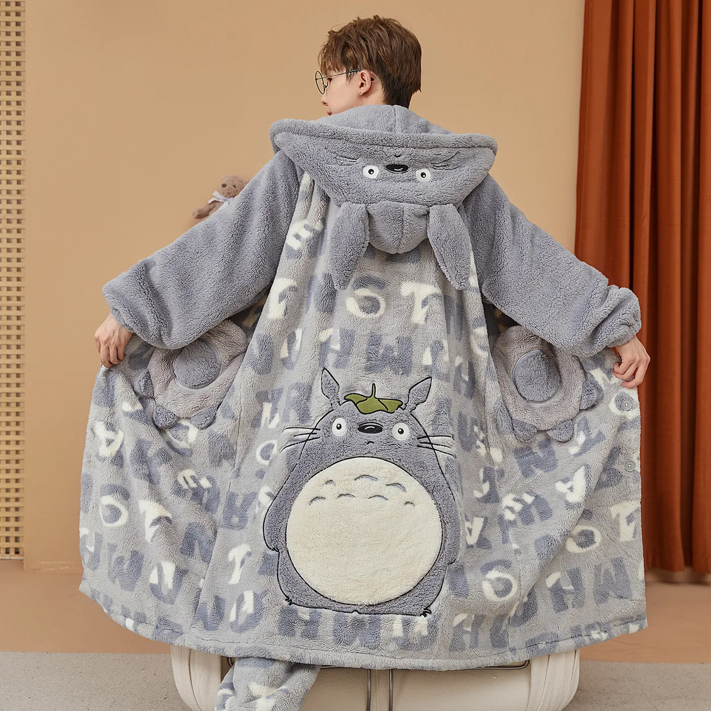 Nouveauté 2026 Ensemble de pyjama en polaire pour homme, modèle automne-hiver, robe de chambre doublée et épaissie, vêtement d'intérieur portable à l'extérieur · Grossiste · OEM · Mondial - View 4
