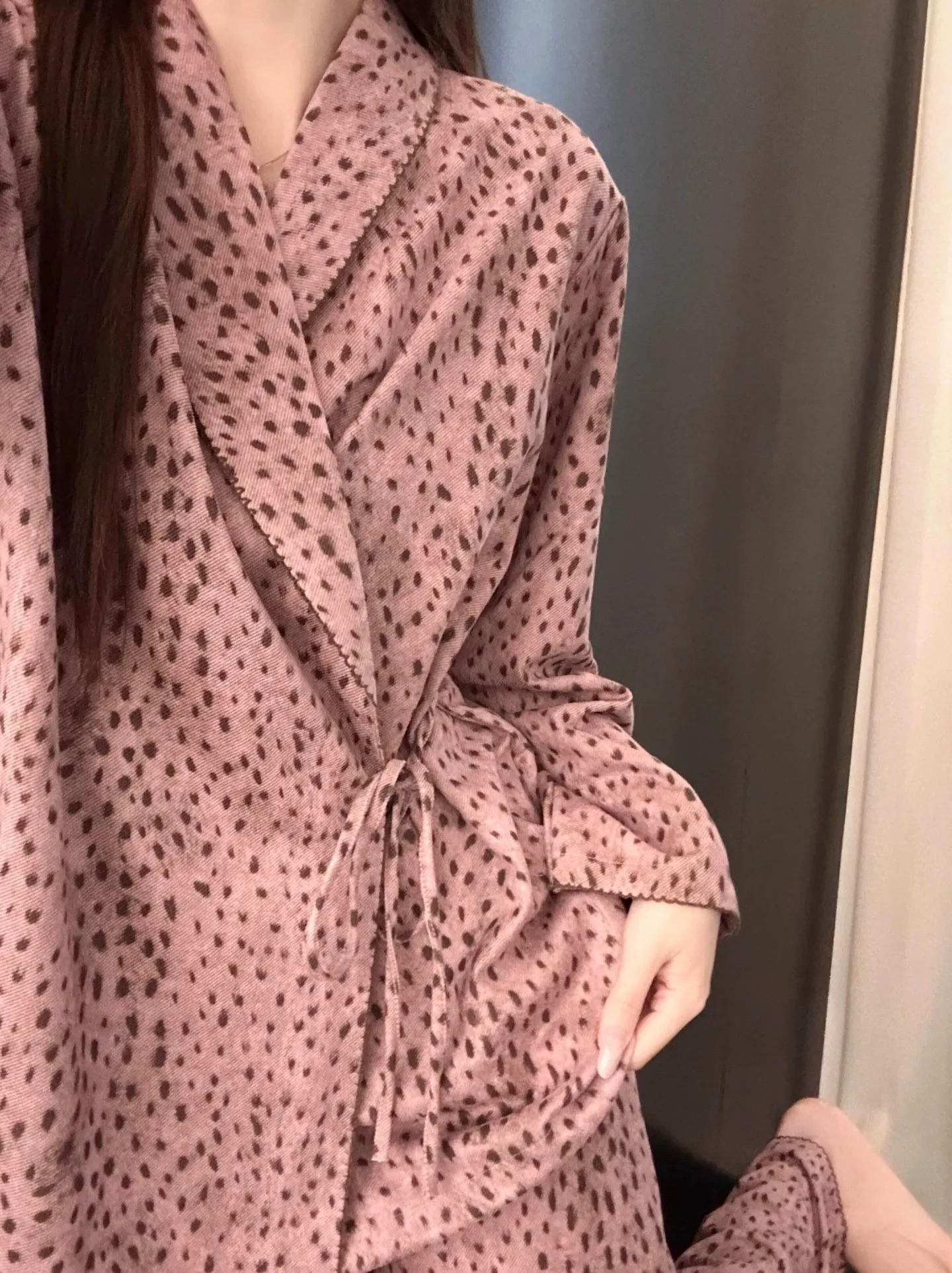 Ensemble pyjama femme 8354 imprimé léopard rose polaire épaisse version originale nouvelle collection hiver 2026 manches longues · Grossiste · OEM · Mondial - Detail 9