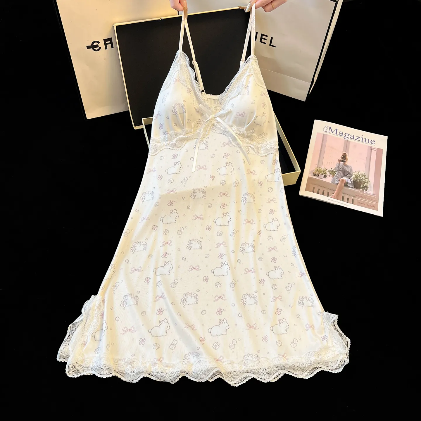 Musim Panas Baru Piyama Wanita Kartun dengan Bantalan Dada Ribbed Ice Silk Cami Nightdress Lucu Rok Pendek Rumah · Grosir · OEM · Pengiriman Global