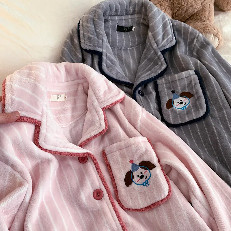 귀여운 스트라이프 강아지 산호벨벳 커플 파자마 여성 고급스러운 슈나우저 두꺼운 플란넬 남성 홈웨어 · 도매 · OEM · 전 세계 배송 - View 1