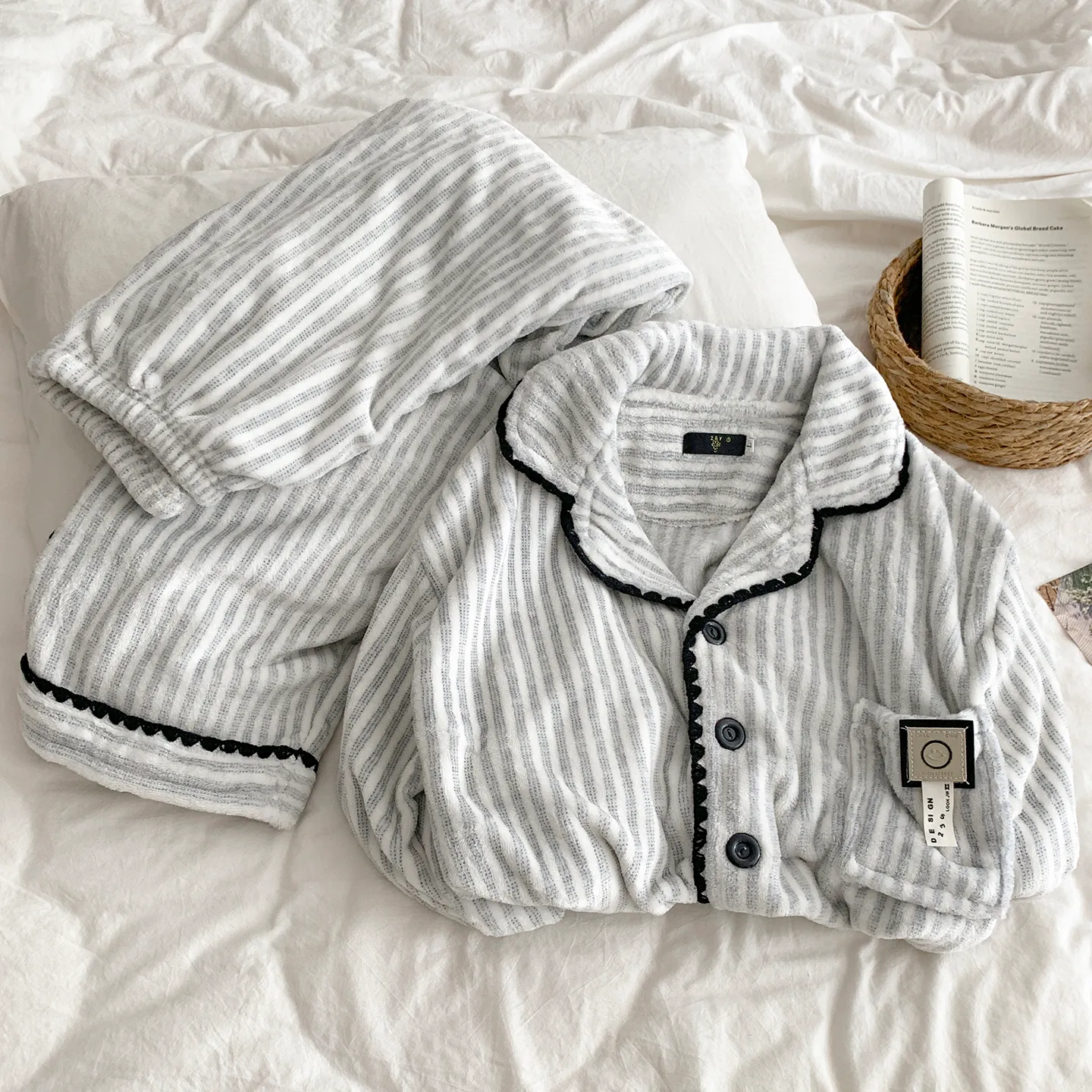 Korean Minimalist Premium Striped Couple Pajamas Women's Thickened Warm Flannel Men's Skin-Friendly Autumn Winter Loungewear · Wholesale · OEM · Worldwide Shipping - Detail 12