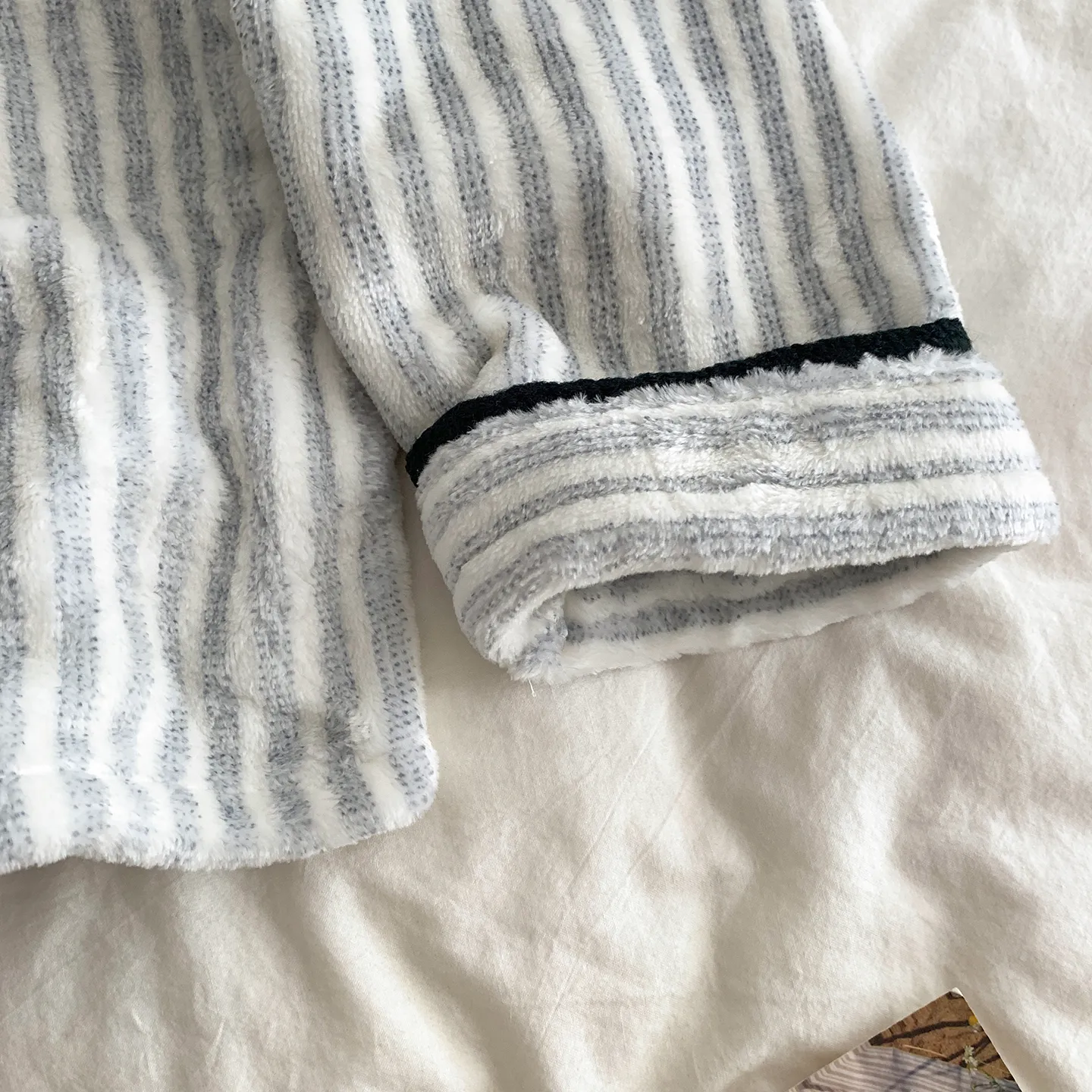 Korean Minimalist Premium Striped Couple Pajamas Women's Thickened Warm Flannel Men's Skin-Friendly Autumn Winter Loungewear · Wholesale · OEM · Worldwide Shipping - Detail 10
