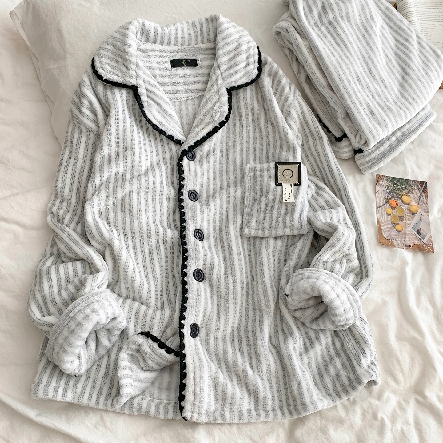 Korean Minimalist Premium Striped Couple Pajamas Women's Thickened Warm Flannel Men's Skin-Friendly Autumn Winter Loungewear · Wholesale · OEM · Worldwide Shipping - Detail 11
