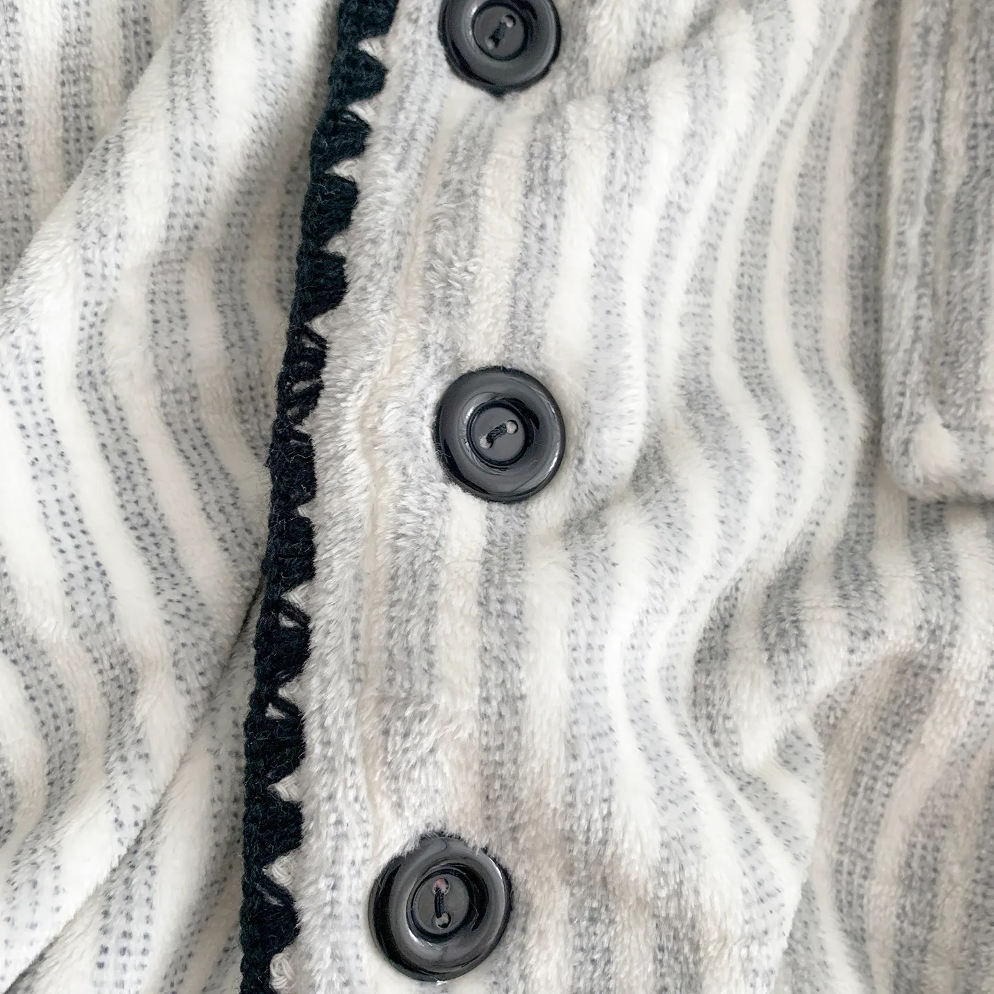 Korean Minimalist Premium Striped Couple Pajamas Women's Thickened Warm Flannel Men's Skin-Friendly Autumn Winter Loungewear · Wholesale · OEM · Worldwide Shipping - Detail 9