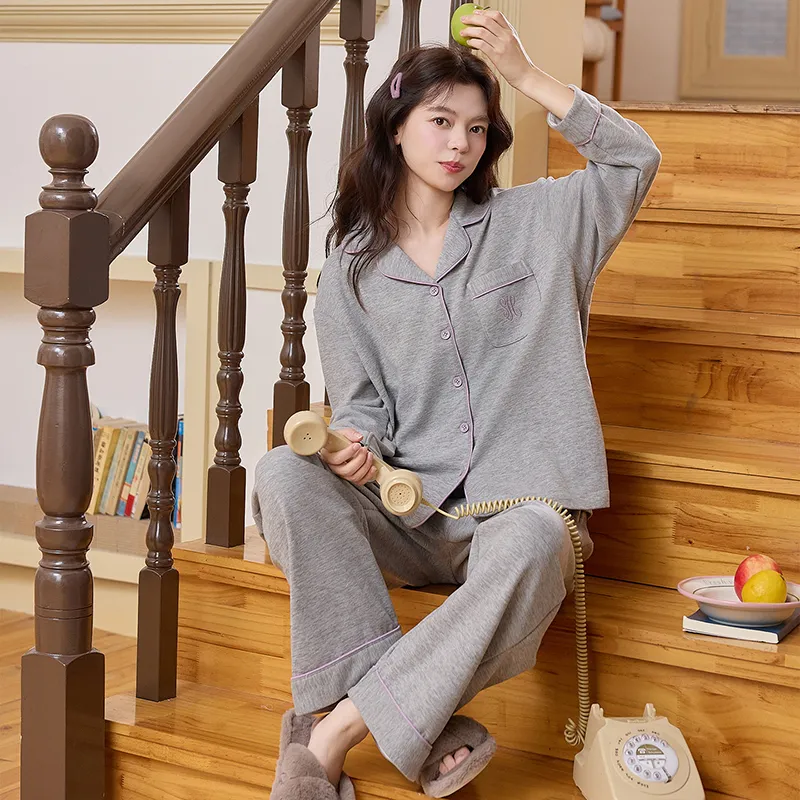 Pyjama cachemire soie femme hiver nouveau épaissi chaud manches longues cardigan cartoon portable fille ensemble maison · Grossiste · OEM · Mondial