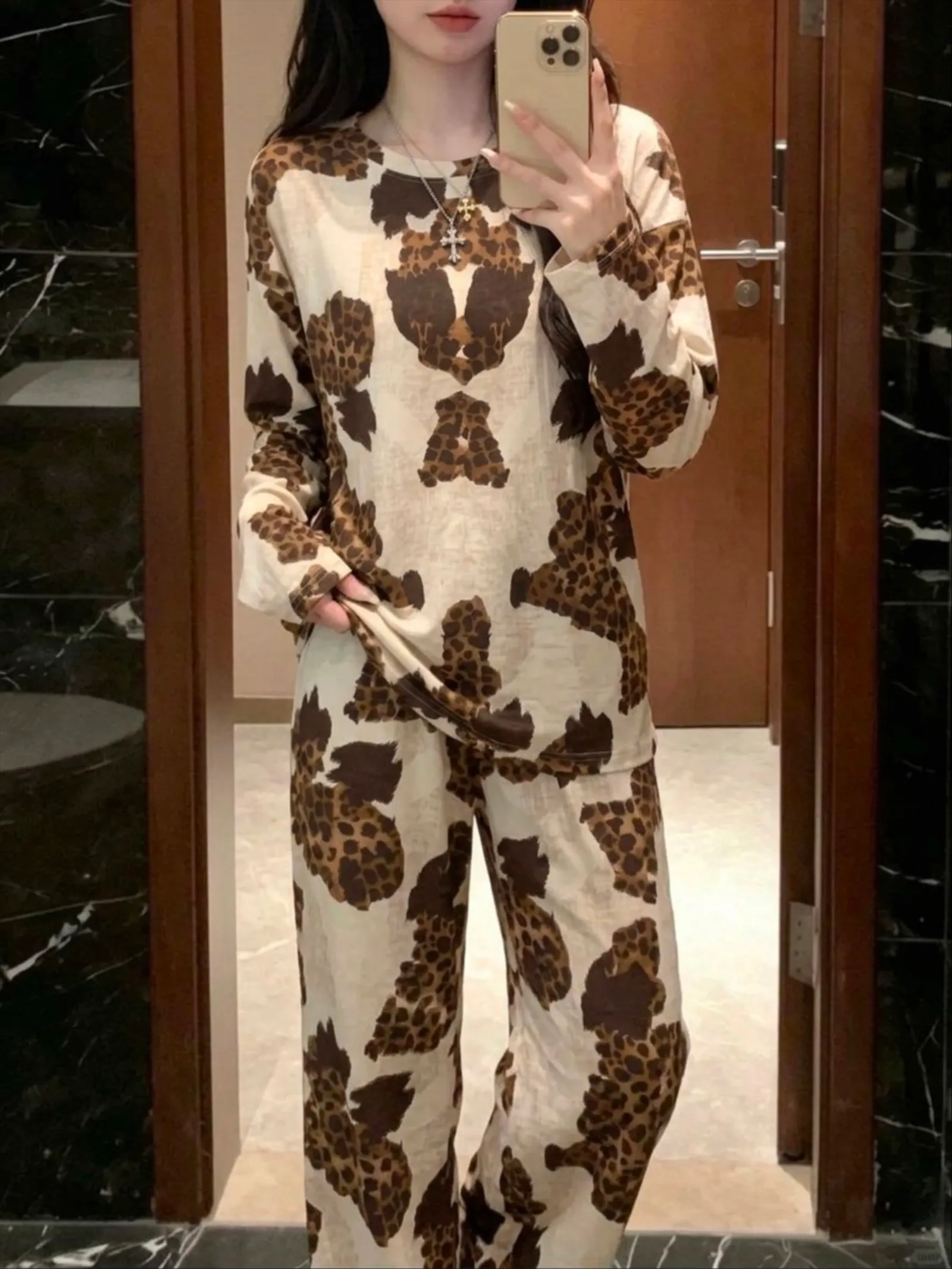 2026 New Autumn German Velvet Cartoon Long Sleeve Summer Pajama Sweet Design Wearable Cat Loose Set · Wholesale · OEM · Worldwide Shipping - Detail 6