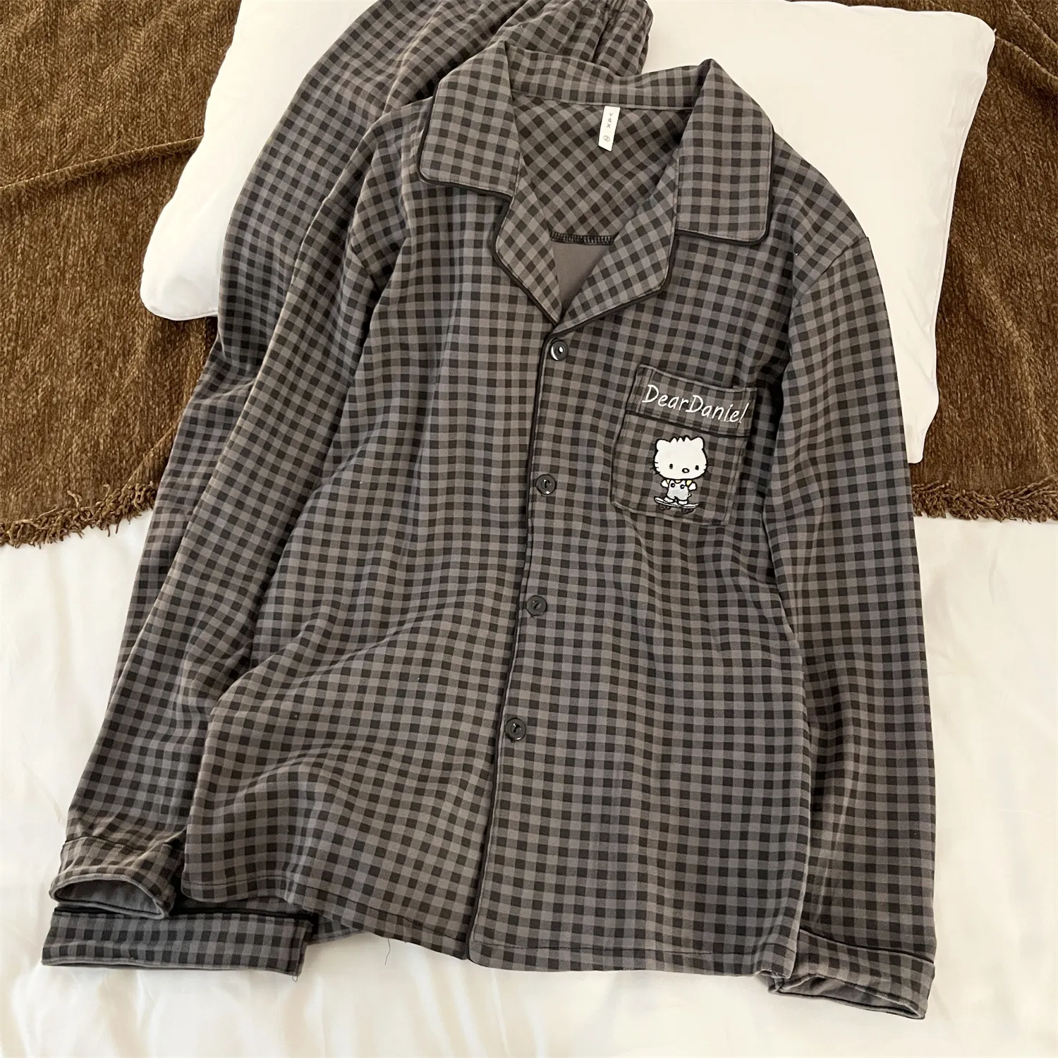 Men's German Velvet Black Plaid Daniel Pajamas Spring and Autumn New Cute Wearable Outside Sweet Style Loungewear Set · Wholesale · OEM · Worldwide Shipping - Detail 4