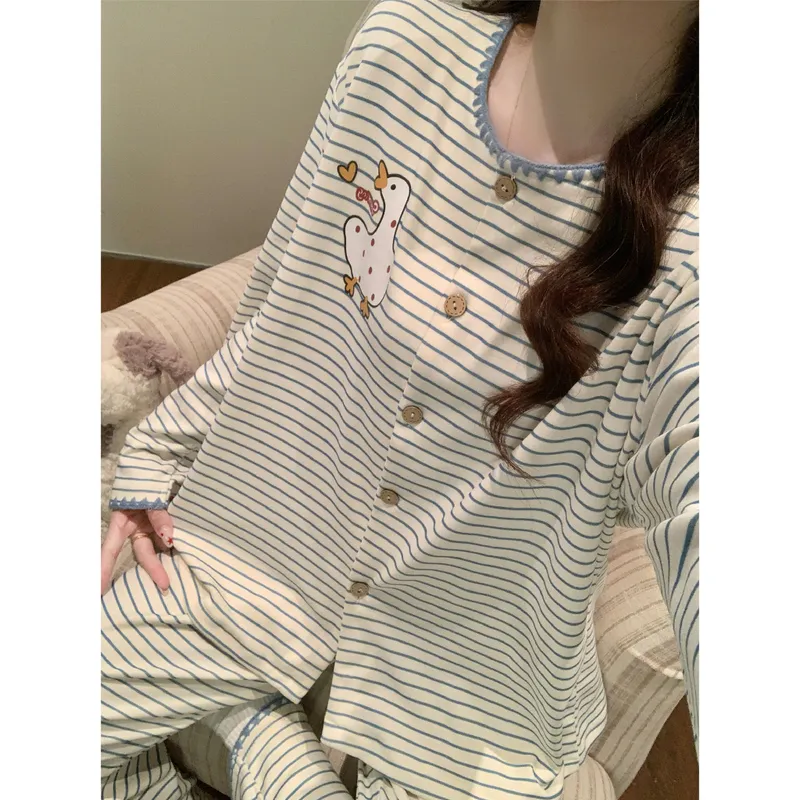 Setelan Piyama Lengan Panjang Celana Panjang Musim Gugur Musim Dingin Model Baru Bahan Dralon Kerah Bulat Motif Garis Horizontal Bebek Kartun Lucu Bisa Dipakai di Luar · Grosir · OEM · Pengiriman Global - View 3