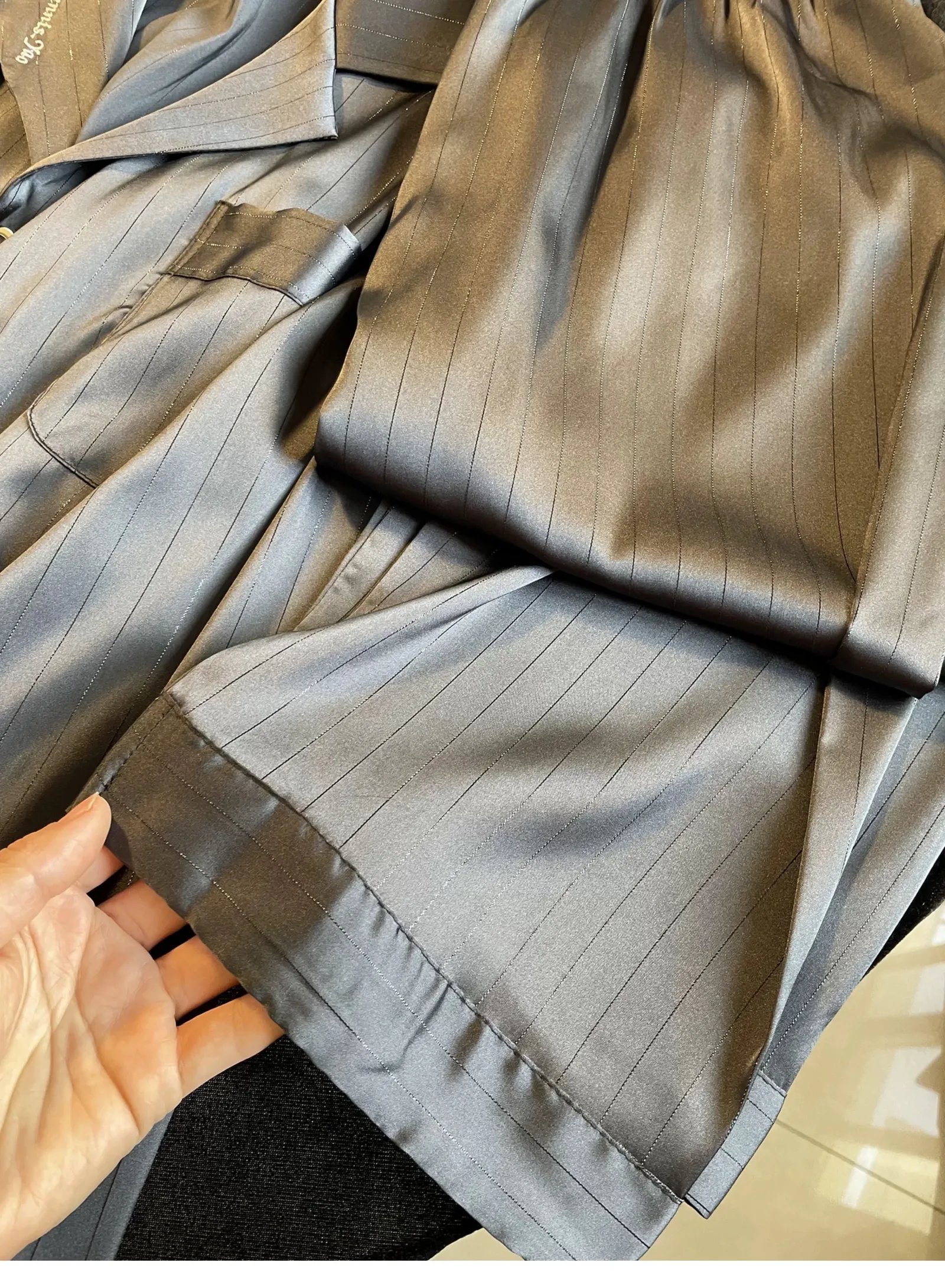 Men's Ice Silk Long-Sleeve Pajama Set with Pants, Casual Loungewear, Cross-Border Export Style 407 · Wholesale · OEM · Worldwide Shipping - View 3