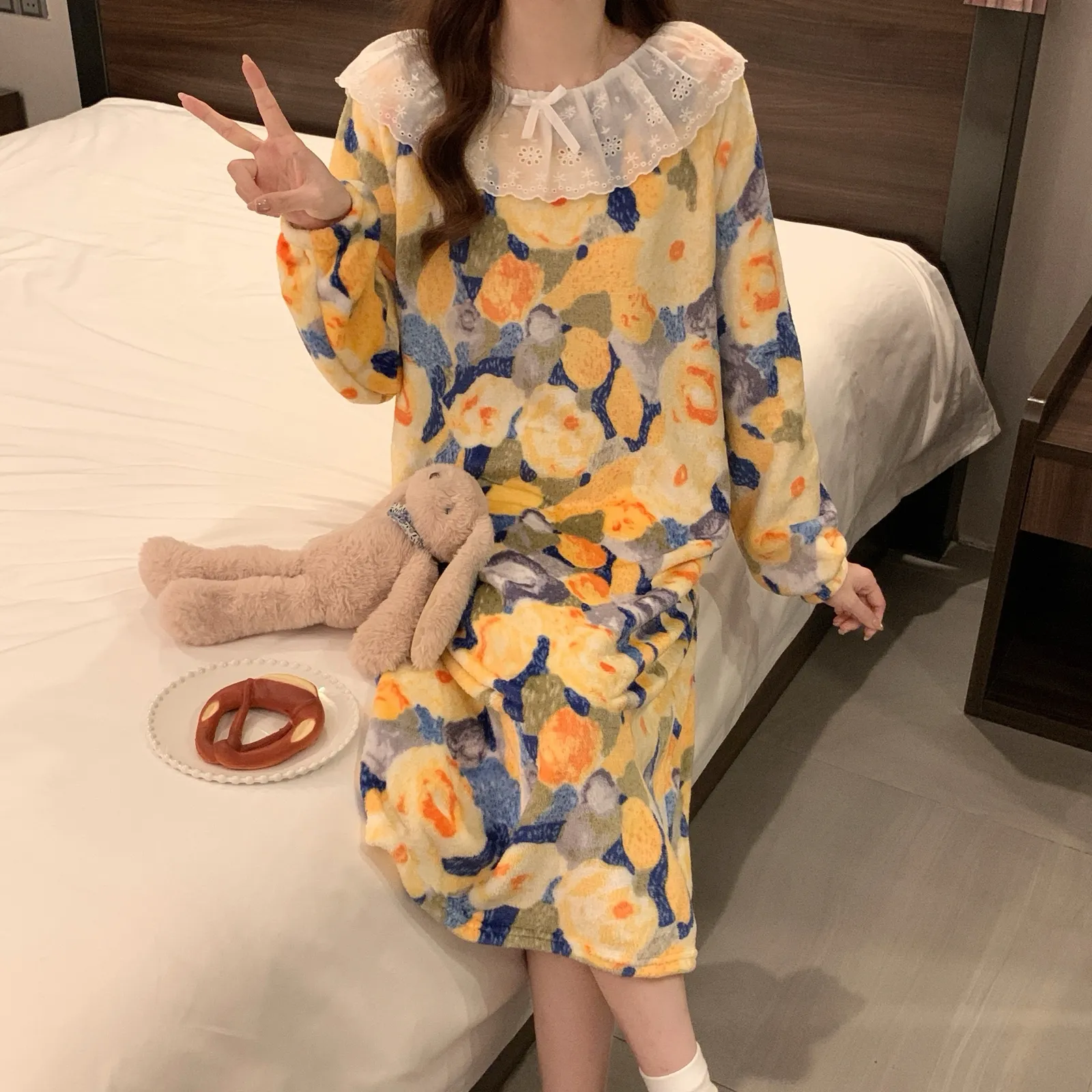 Flannel Lace Sleep Dress for Women Winter Loose Plus Size Coral Fleece Pajamas Cartoon Homewear · Wholesale · OEM · Worldwide Shipping - View 1