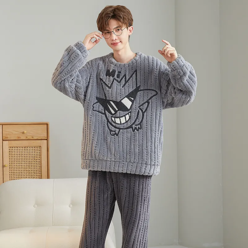 Nouveauté hiver pyjama homme polaire jacquard col rond motif cartoon épais · Grossiste · OEM · Mondial - View 2