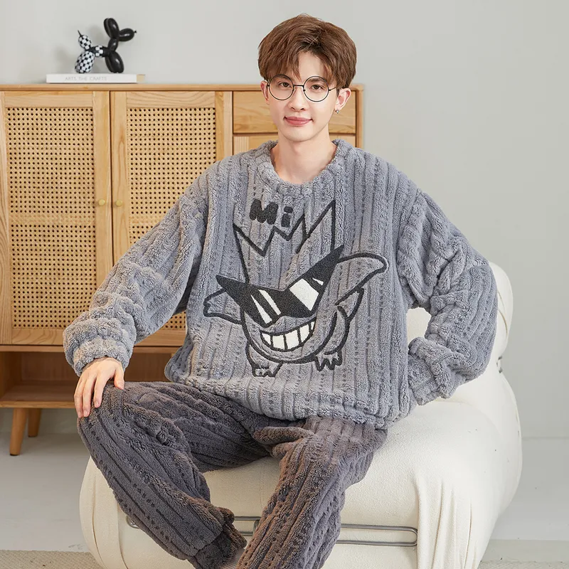 Nouveauté hiver pyjama homme polaire jacquard col rond motif cartoon épais · Grossiste · OEM · Mondial - View 3