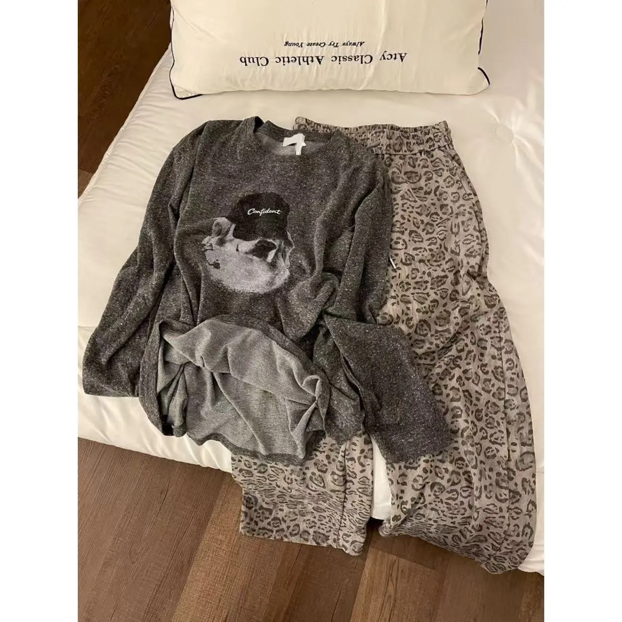 Source Factory Heather Grey Puppy Print Pajamas Women's Long Sleeve Wearable Outside Lazy Style Loungewear · Wholesale · OEM · Worldwide Shipping - Detail 5