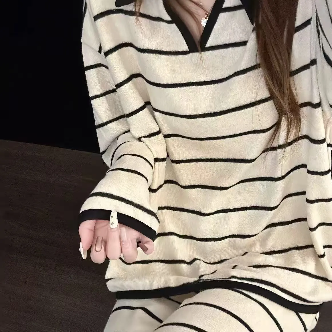 Pyjama rayé haut de gamme best-seller d'automne, ensemble de loungewear à manches longues et col contrasté pour femme, direct usine · Grossiste · OEM · Mondial - Detail 12