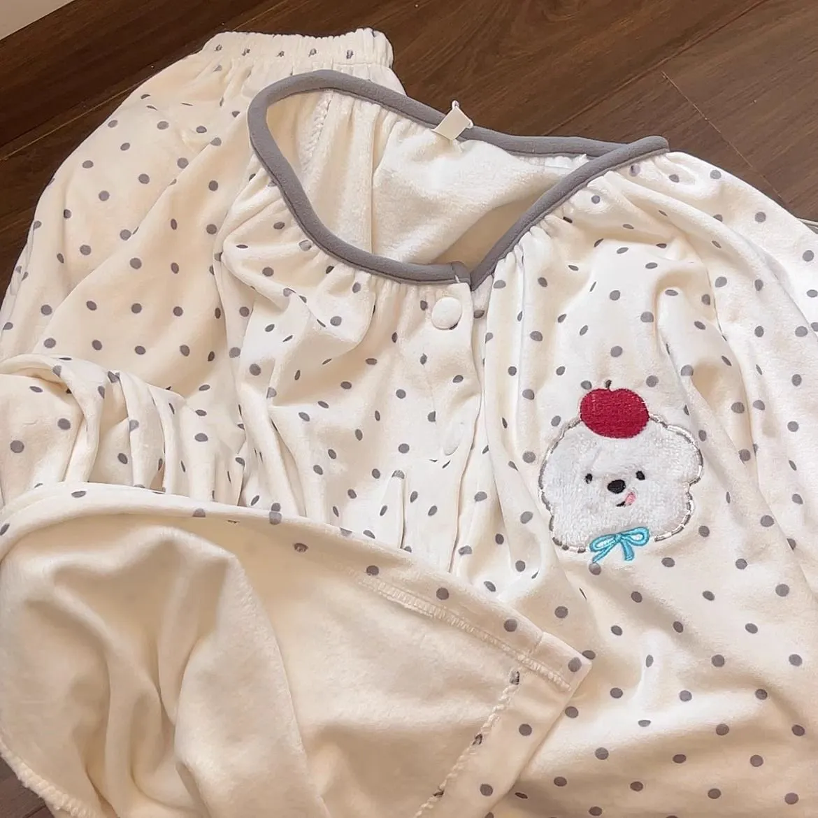 刺繍犬 パジャマ レディース 秋冬 リブ ドイツベルベット 丸首 かわいい 暖かい 韓国風 部屋着 2点セット · 卸売 · OEM · 世界へ発送 - View 3