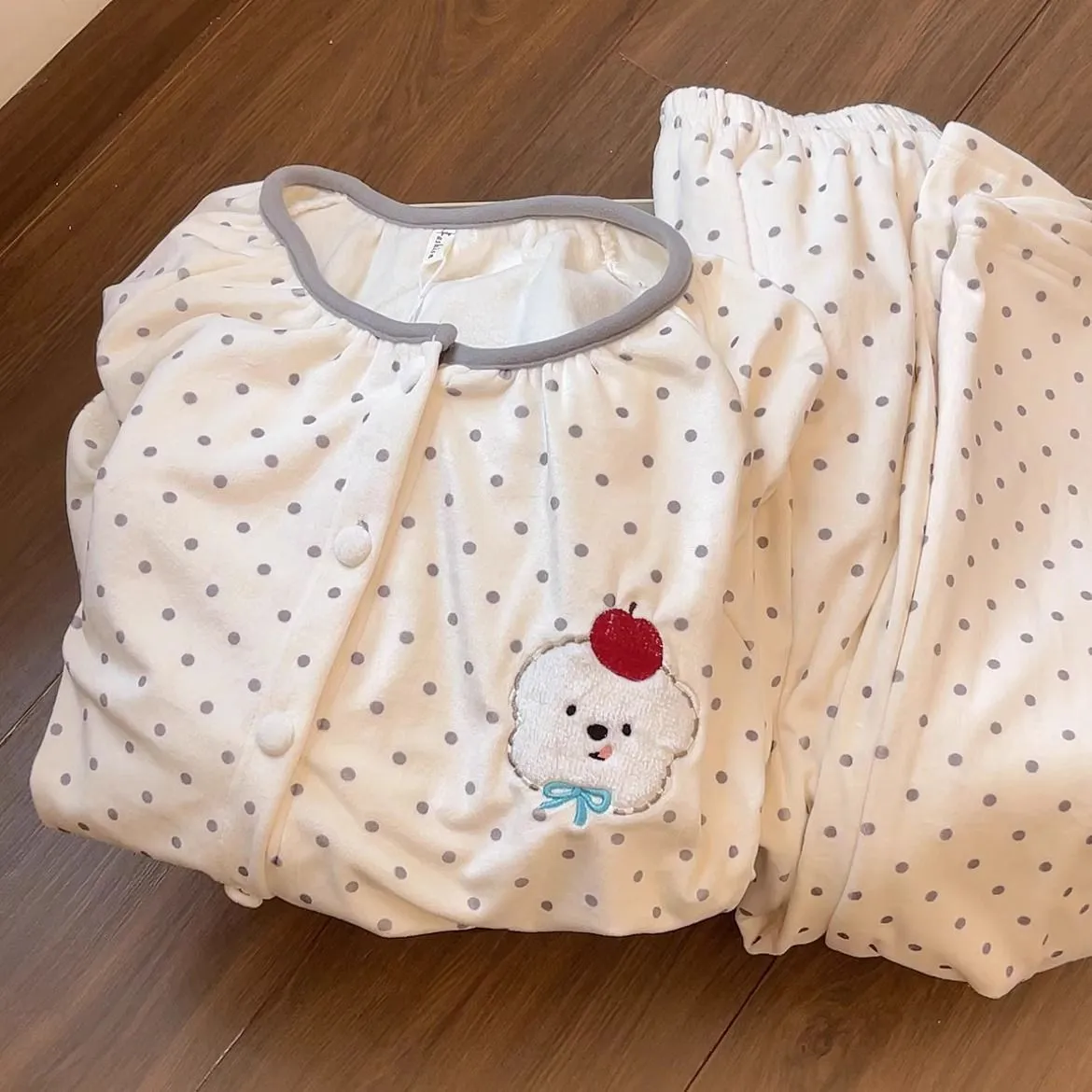 刺繍犬 パジャマ レディース 秋冬 リブ ドイツベルベット 丸首 かわいい 暖かい 韓国風 部屋着 2点セット · 卸売 · OEM · 世界へ発送 - View 4