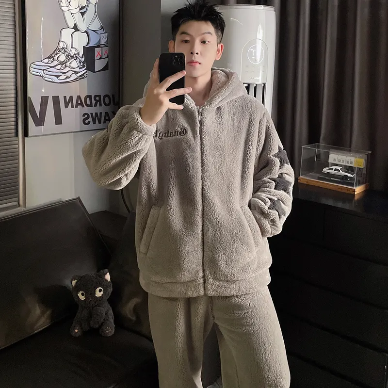 Piyama Pria Model Baru Musim Gugur Musim Dingin Berbulu Tebal dengan Resleting Longgar Flanel Set Pakaian Rumah Dua Potong · Grosir · OEM · Pengiriman Global