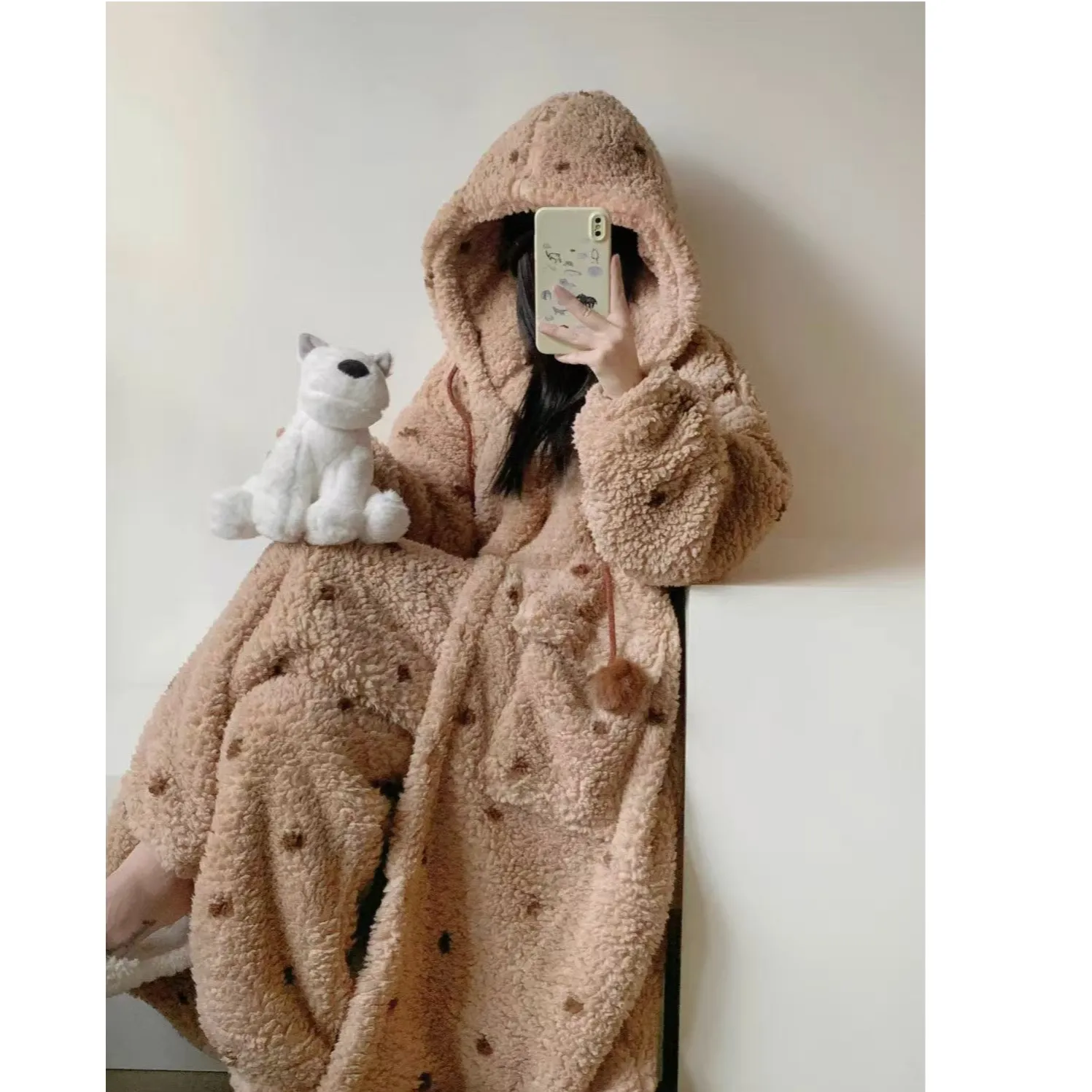 Source factory/live hot winter cartoon robe warm cute winter coral fleece thickened homewear · Wholesale · OEM · Worldwide Shipping - View 1