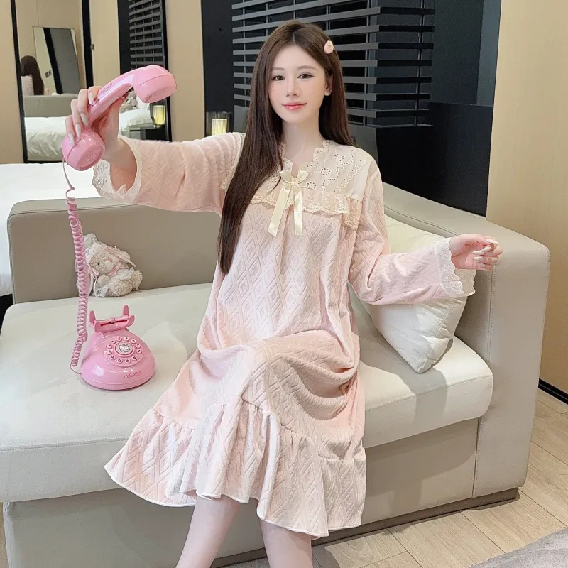 Shuimeifu French Elegant Palace Style Island Velvet Nightdress Women Autumn Winter Sweet Gentle High-End Homewear · Wholesale · OEM · Worldwide Shipping - View 3