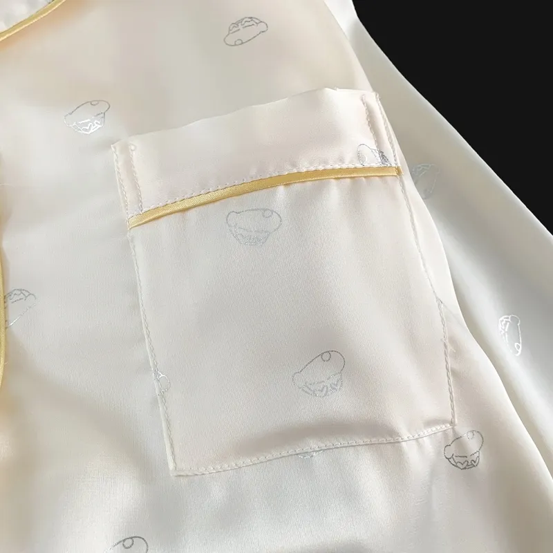 Set Piama Ice Silk Lengan Panjang Celana Panjang, Shinnosuke Cetak Foil Perak, Apricot, Loungewear Minimalis Lucu · Grosir · OEM · Pengiriman Global - Detail 1