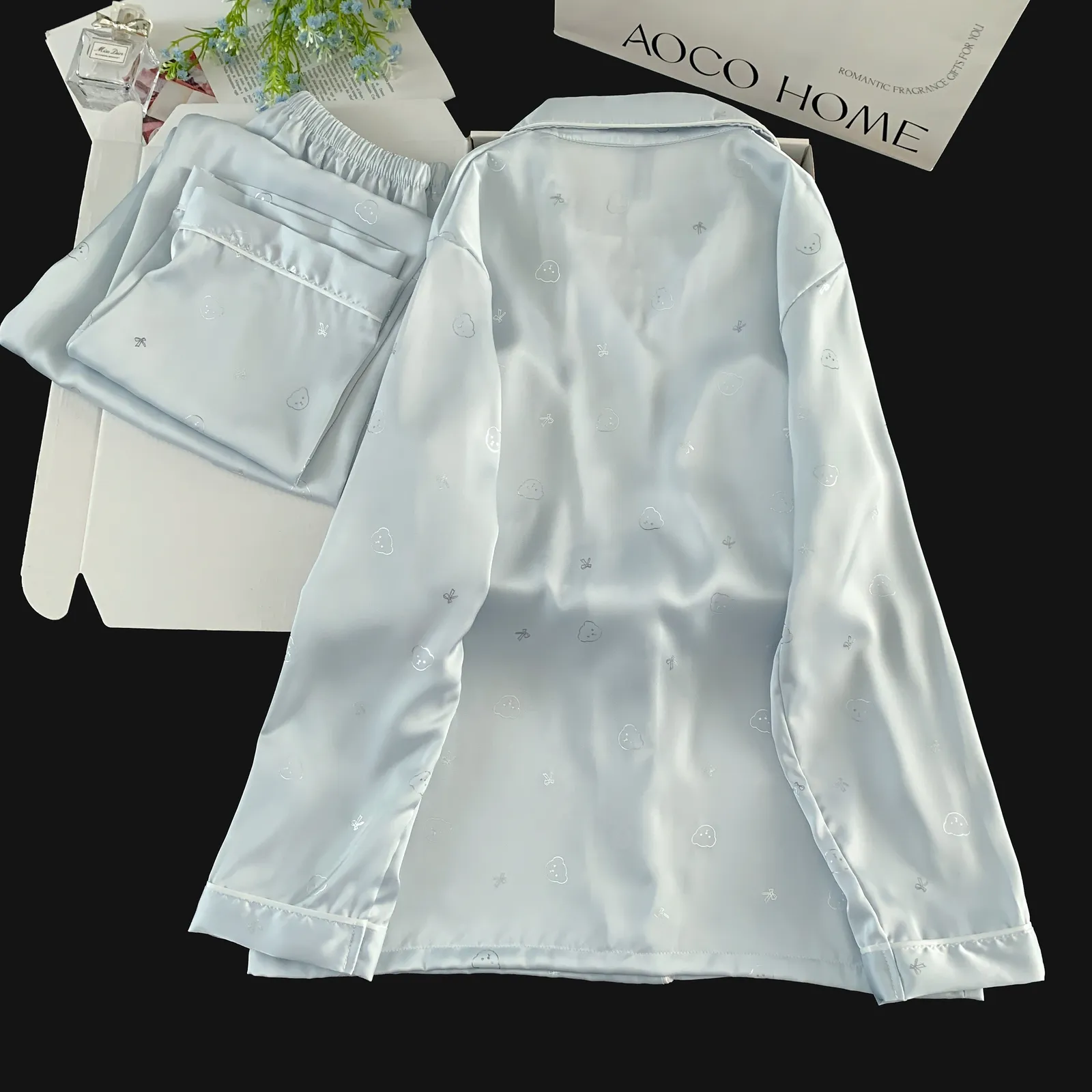 Ensemble pyjama en soie glacée manches longues et pantalon long, tête d'ours bleu, vêtement d'intérieur mignon et minimaliste · Grossiste · OEM · Mondial - Detail 6