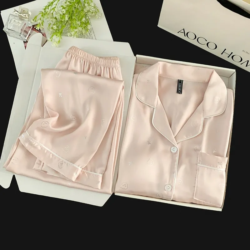 Set Piama Ice Silk Lengan Panjang Celana Panjang, Kepala Beruang Pink, Loungewear Minimalis Lucu · Grosir · OEM · Pengiriman Global - Detail 9