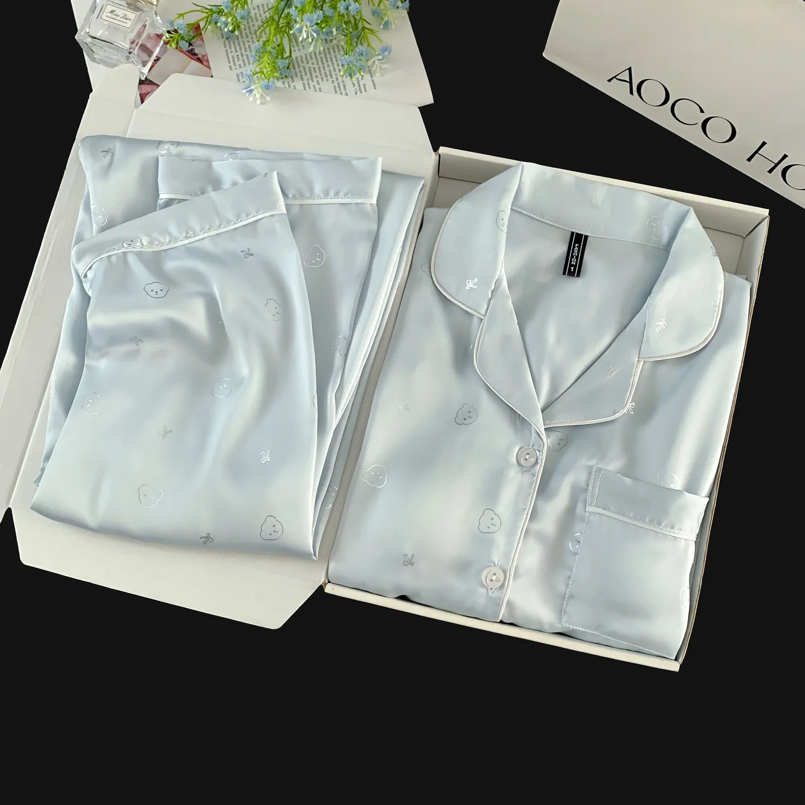 Ensemble pyjama en soie glacée manches longues et pantalon long, tête d'ours bleu, vêtement d'intérieur mignon et minimaliste · Grossiste · OEM · Mondial - Detail 8